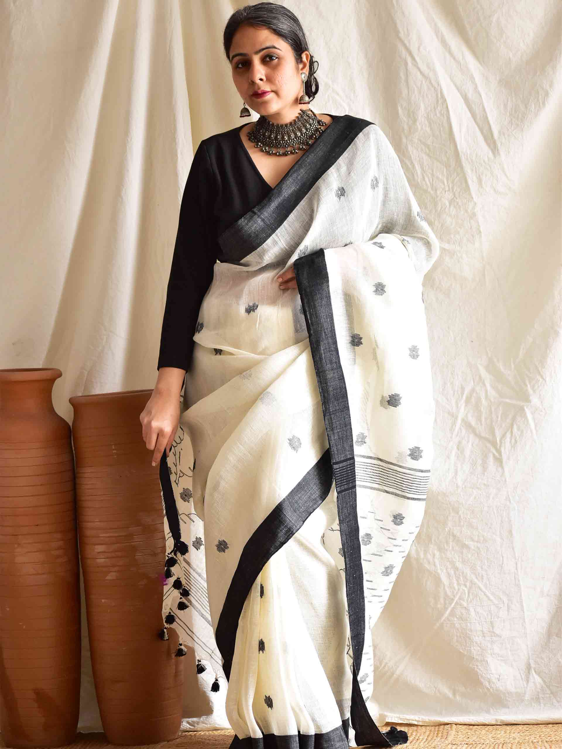 Black Beauty - linen Jamdani Saree