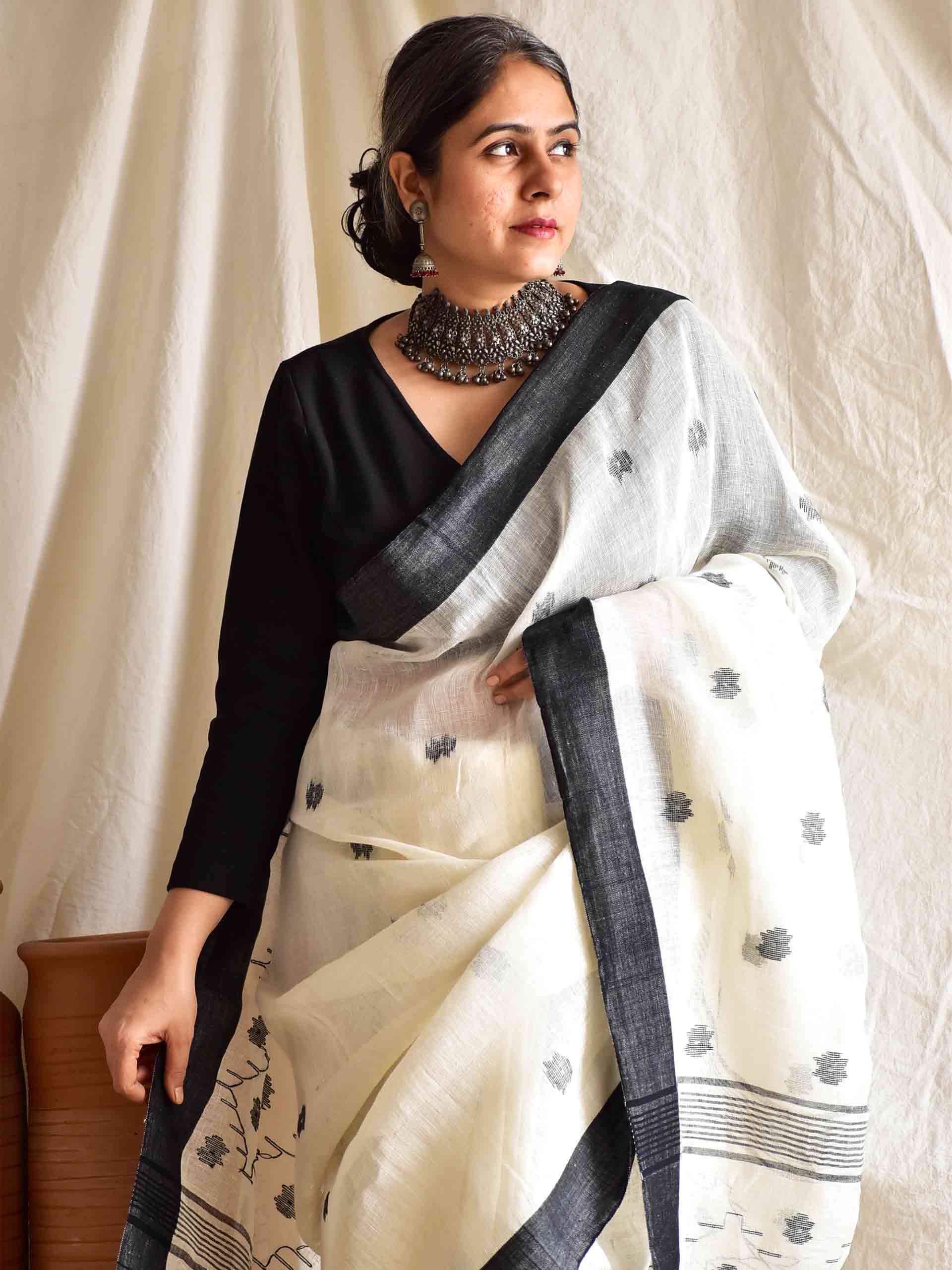Black Beauty - linen Jamdani Saree