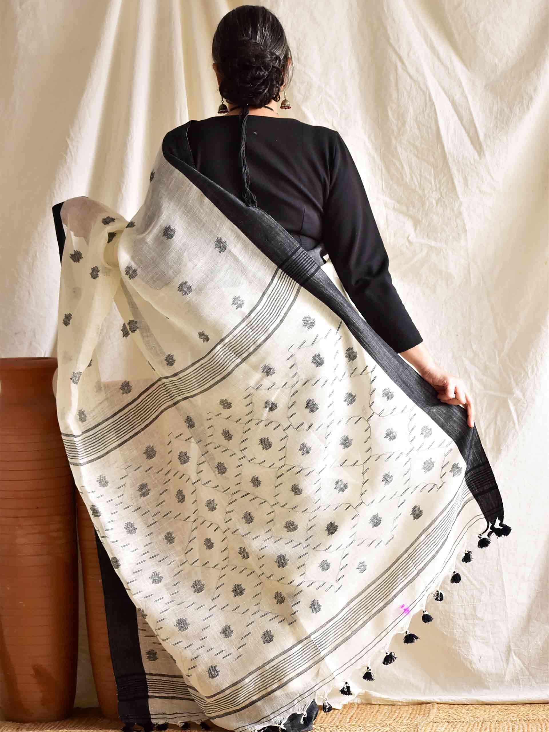 Black Beauty - linen Jamdani Saree
