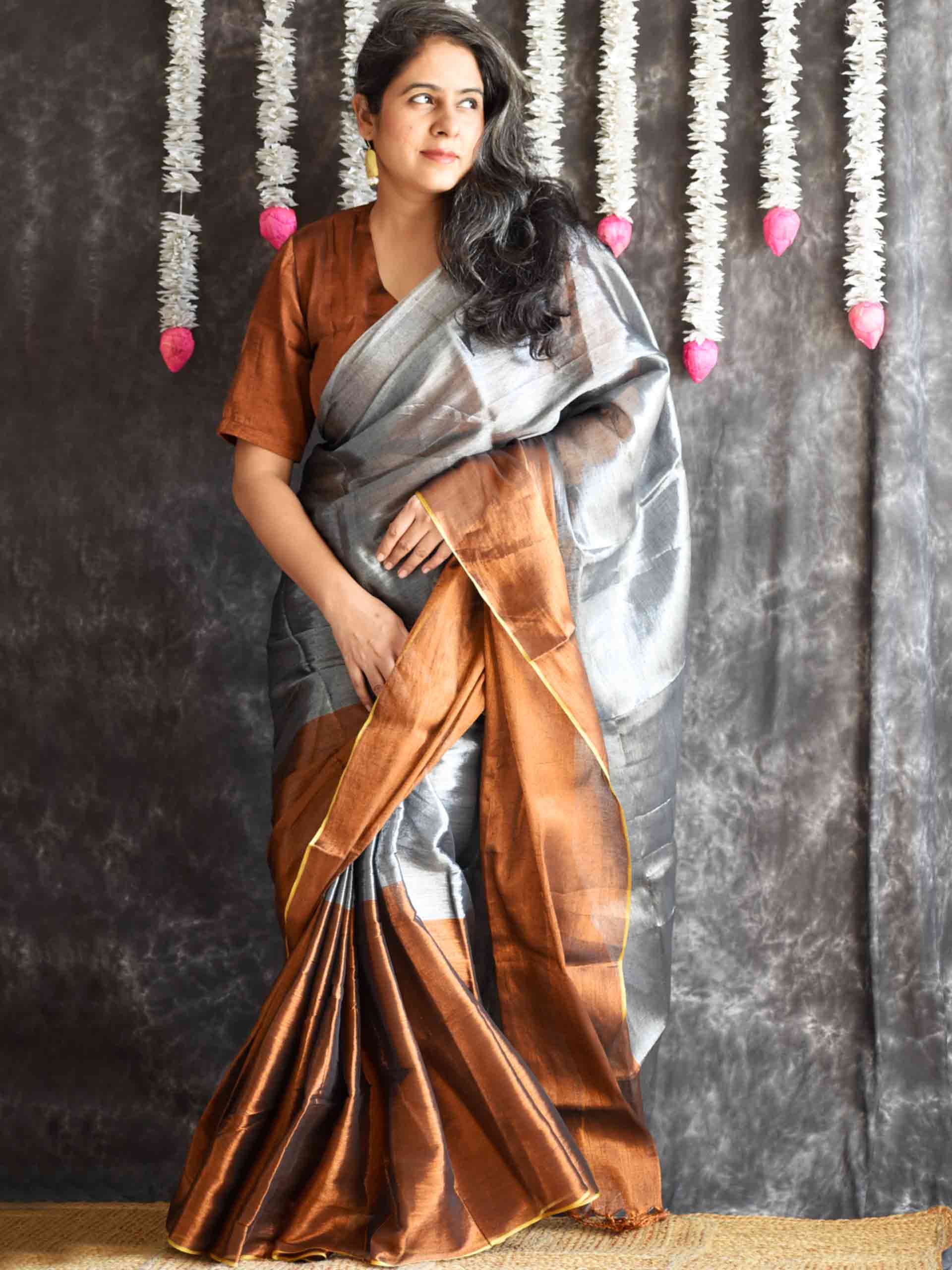 lustre leaf - Dual Shaded Tissue Saree