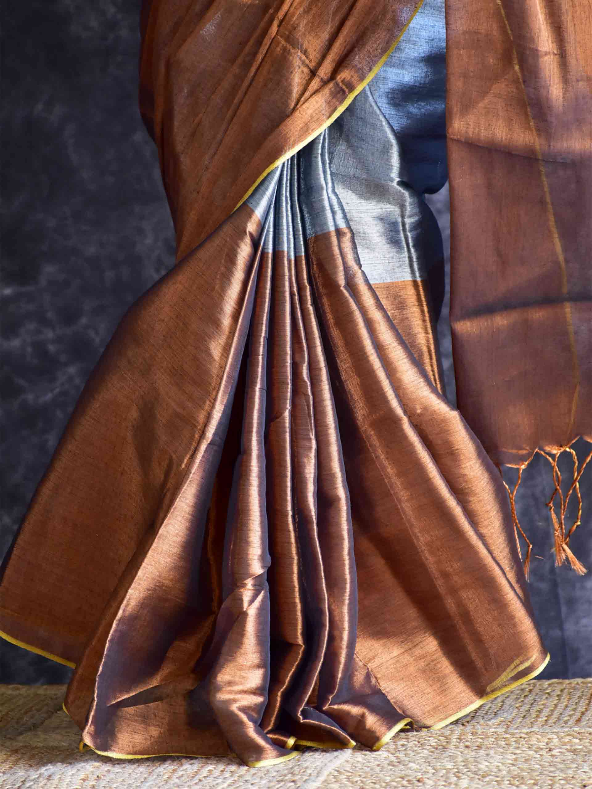 lustre leaf - Dual Shaded Tissue Saree