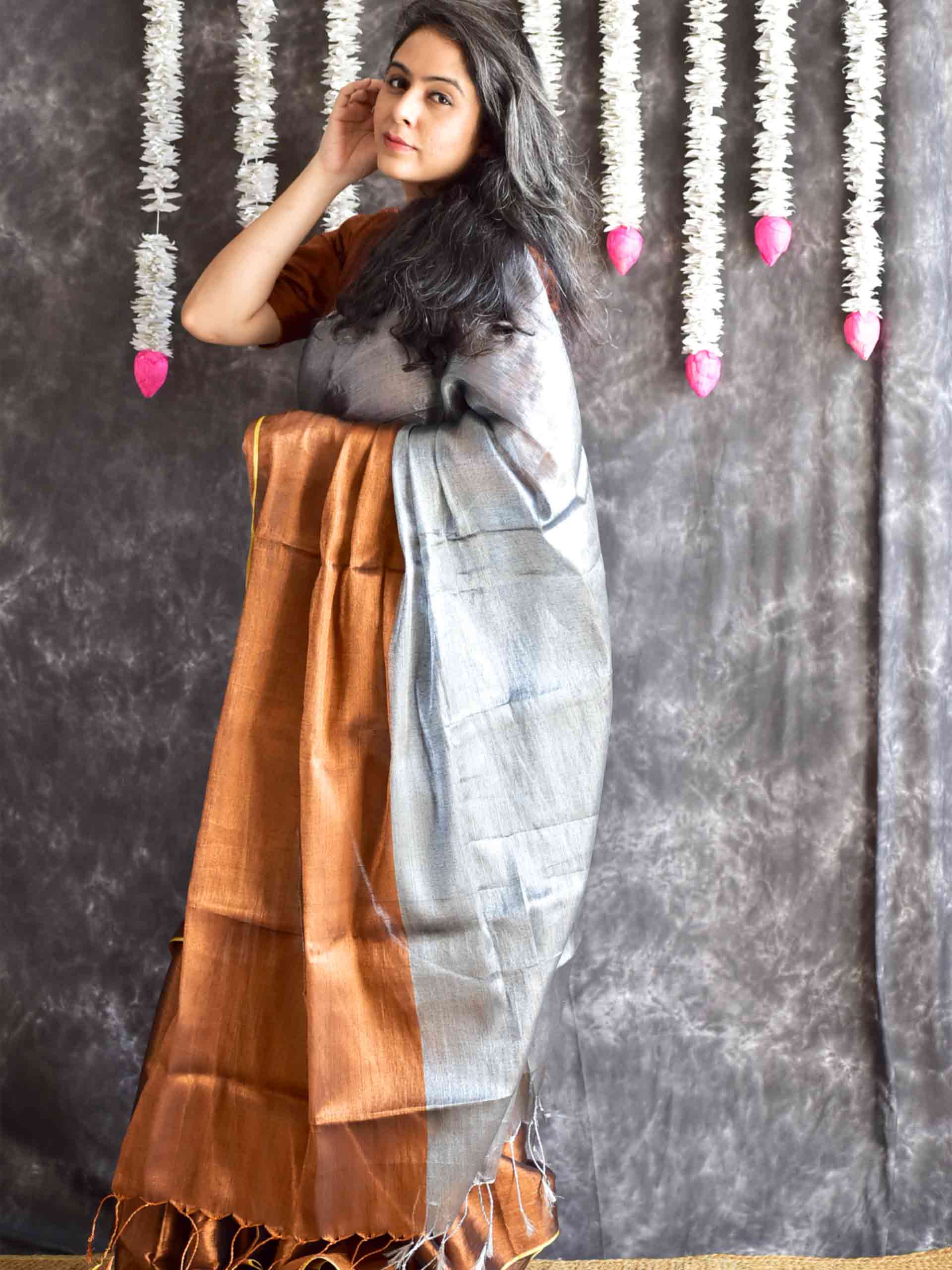 lustre leaf - Dual Shaded Tissue Saree