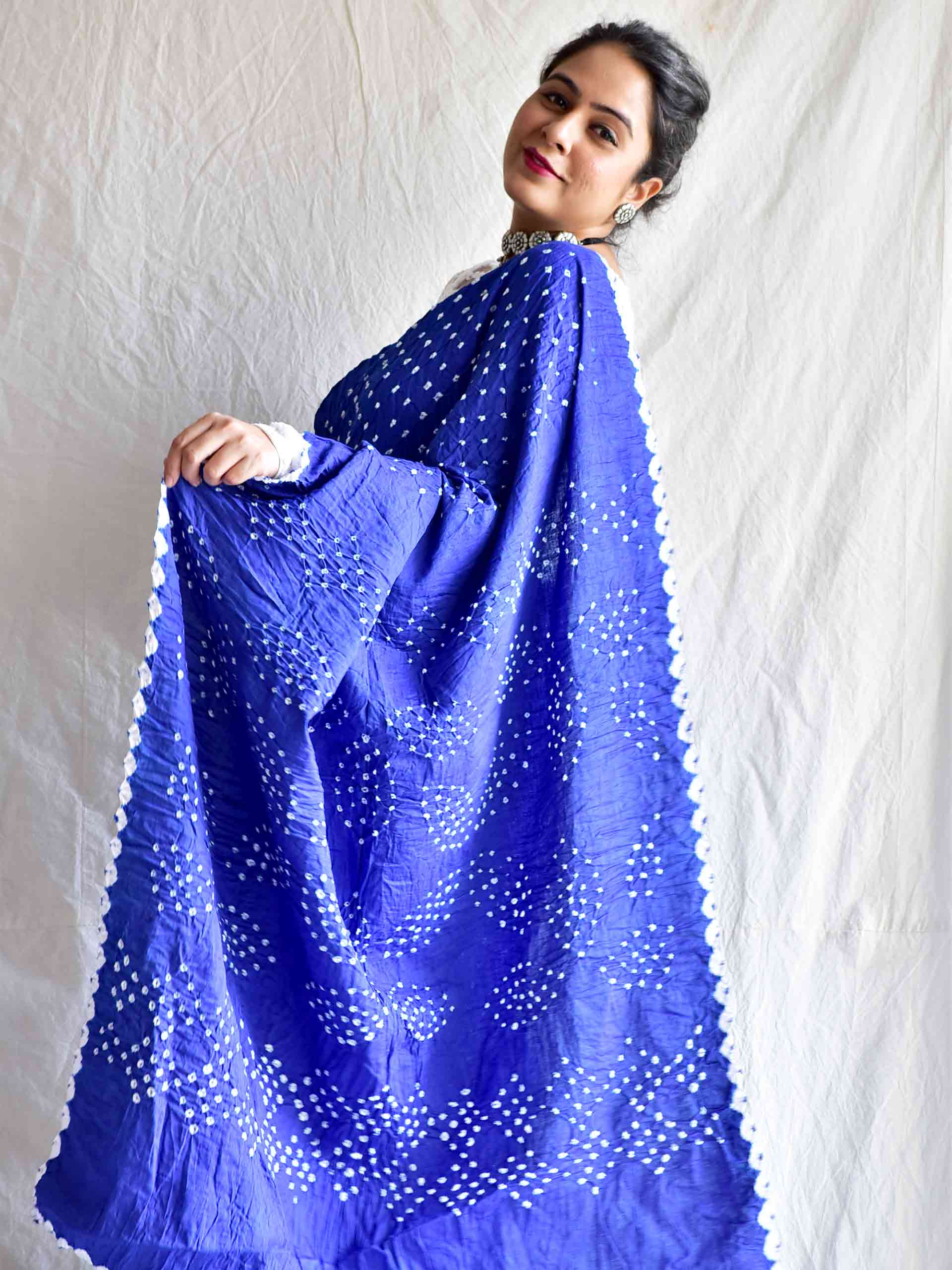 Neela ambar - Bandhej Saree