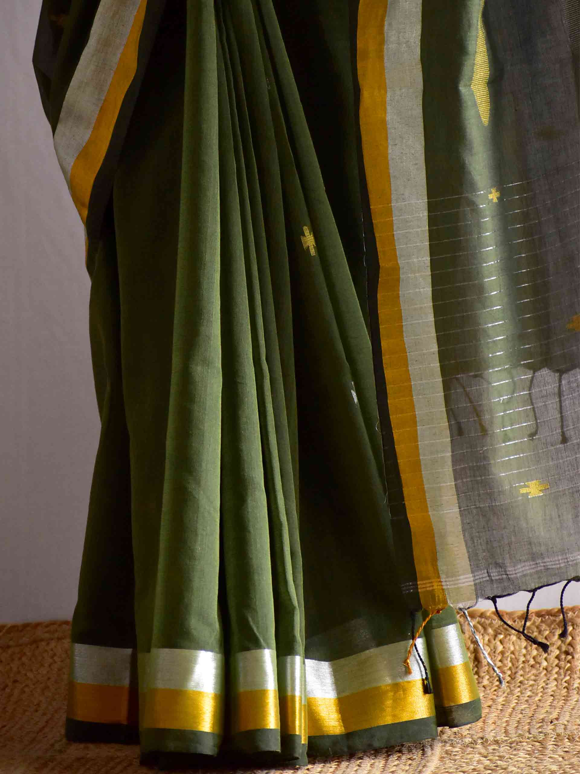 Dedaar - Jacquard Mul Saree
