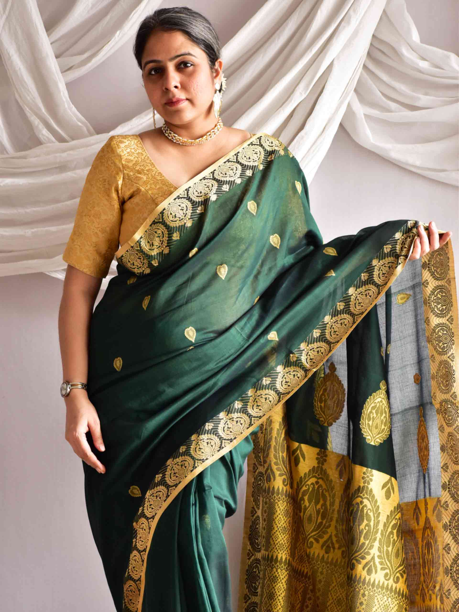 Raavi - Woven border Mul Saree