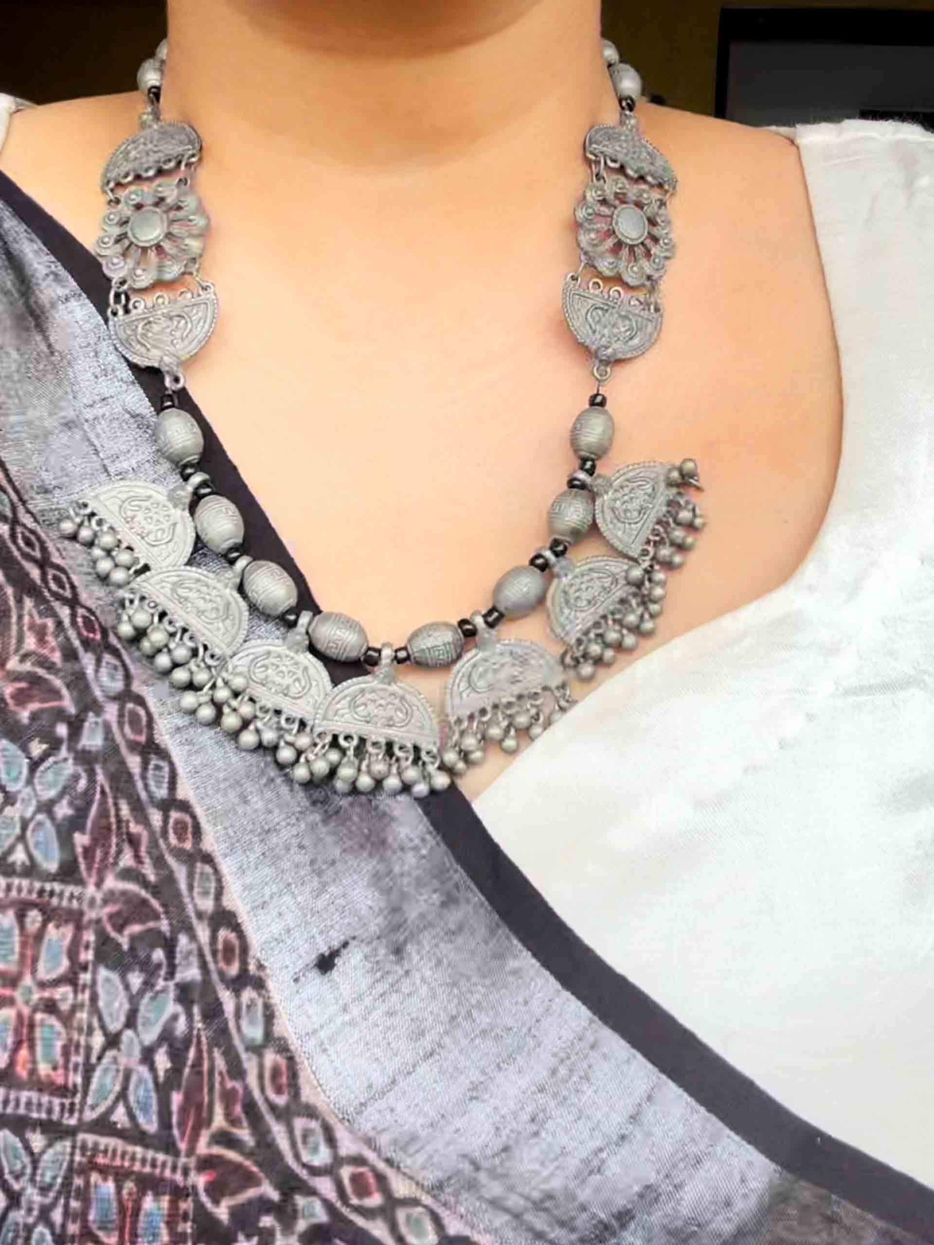 Jhoomer - long necklace