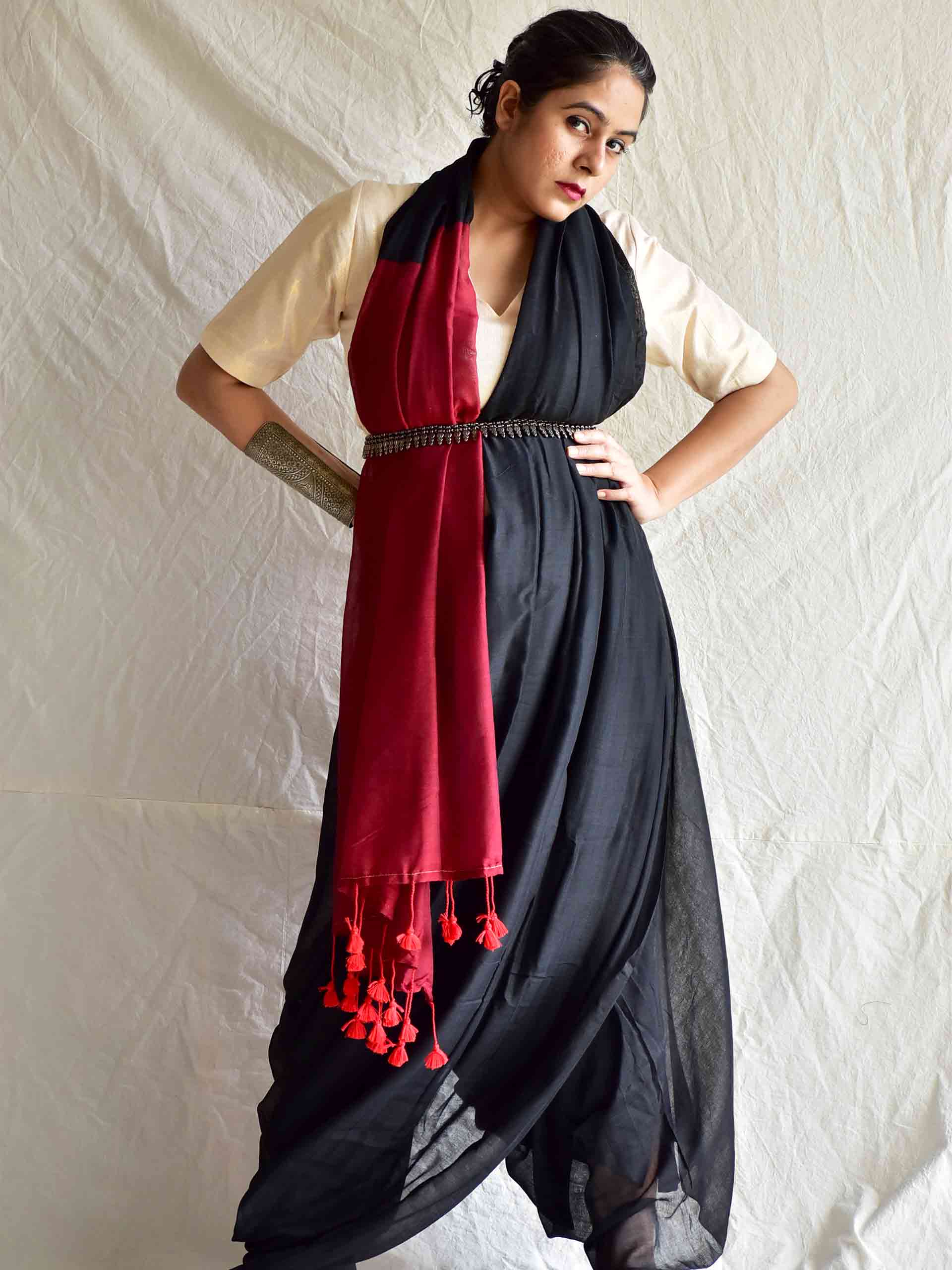 Black - Dual shaded mul cotton saree