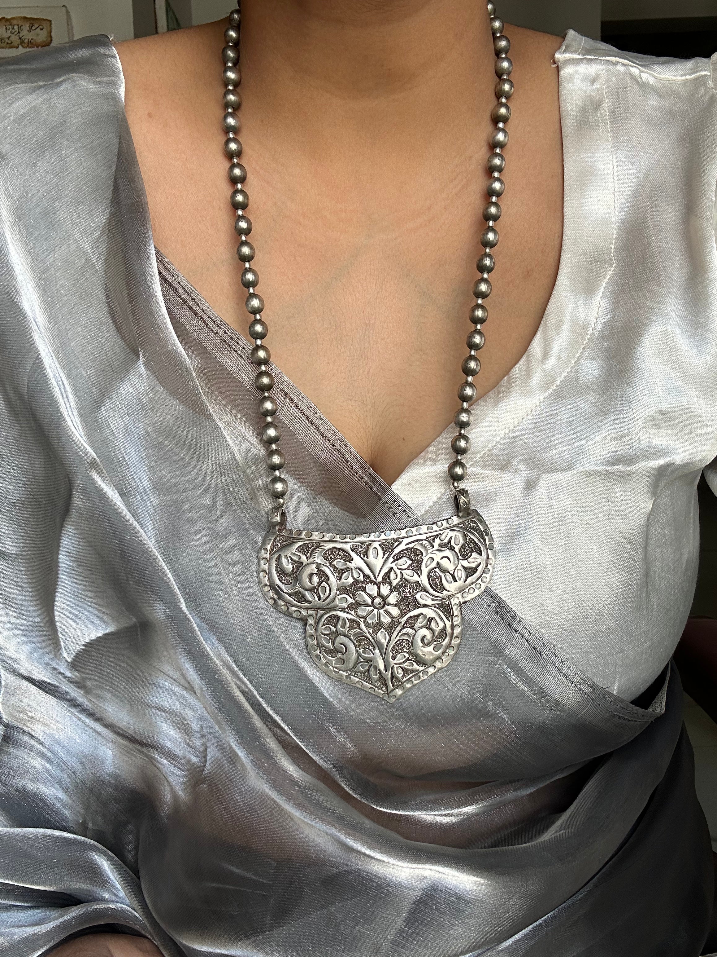 Naazma - long NECKLACE