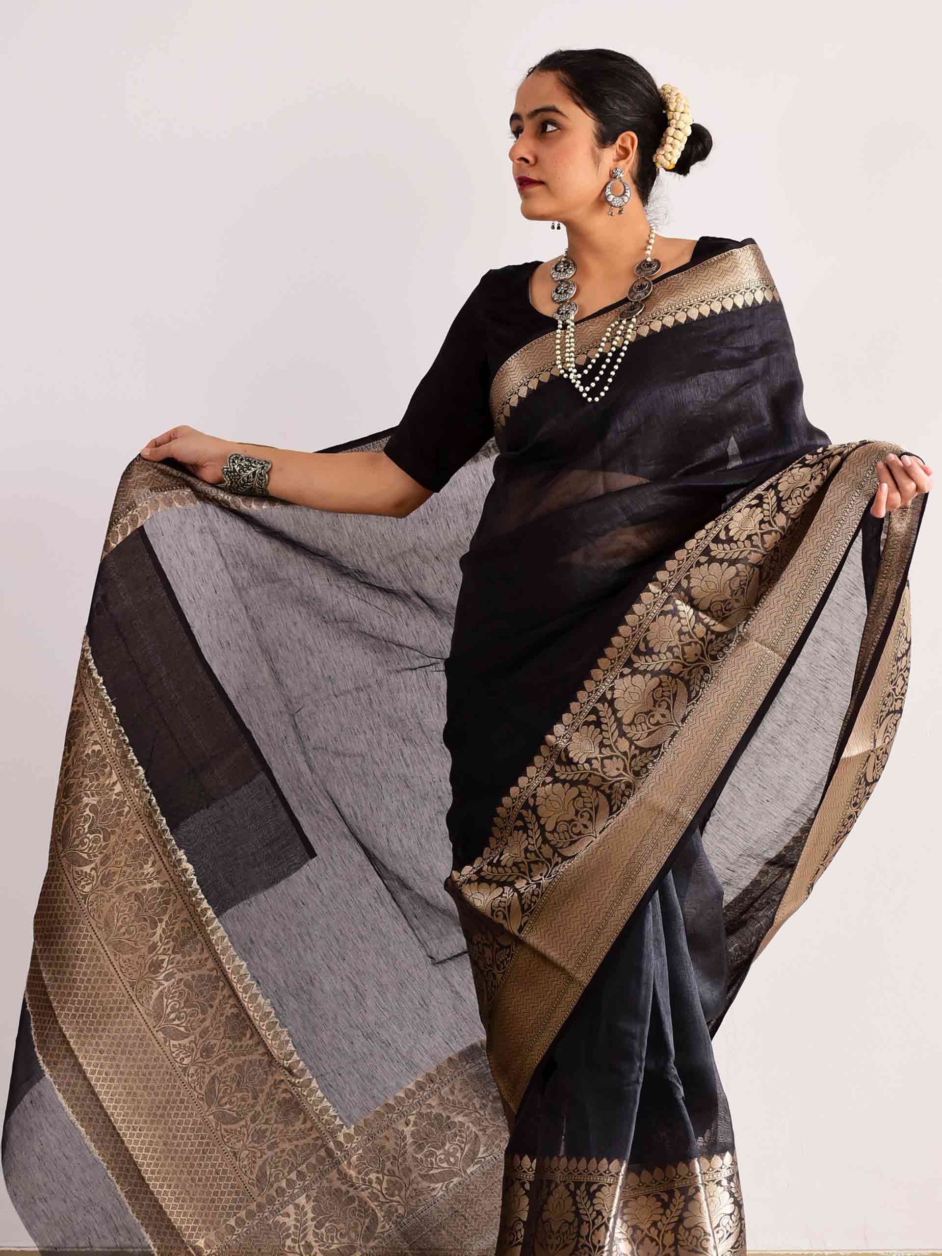 Azhagi - Linen zari Saree