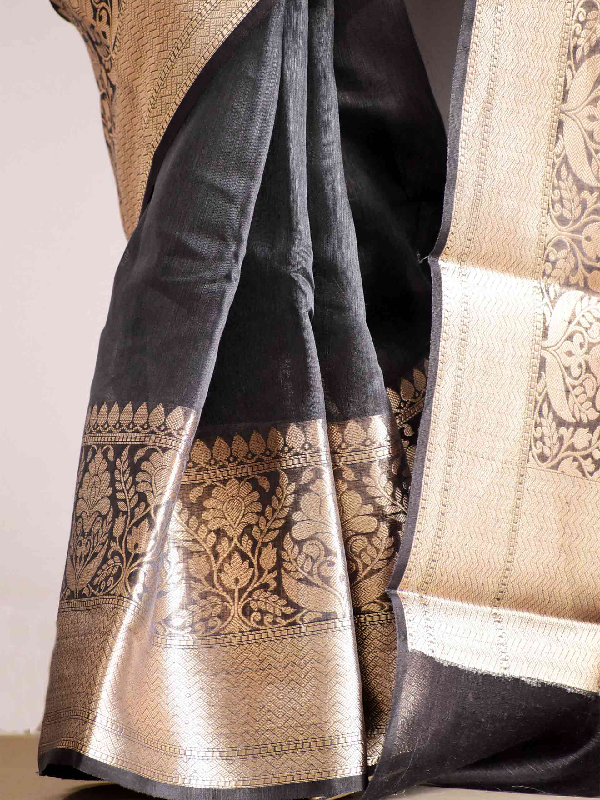 Azhagi - Linen zari Saree