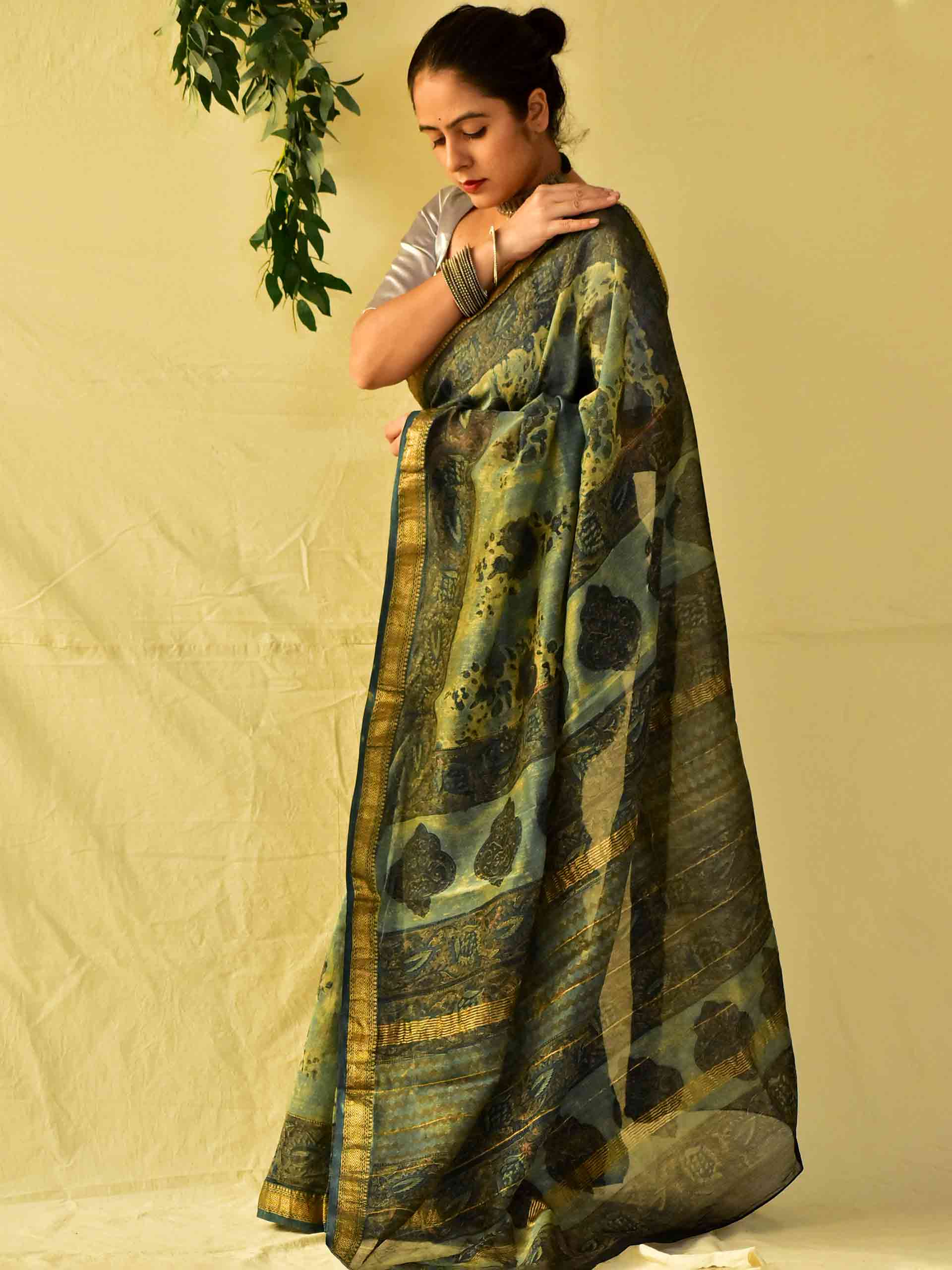 Meet - Dabu Maheshwari silk saree