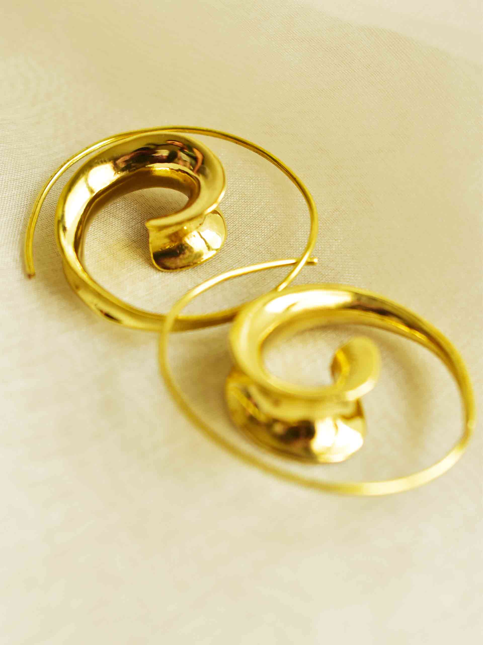 Feng Shui - Gold plated earring