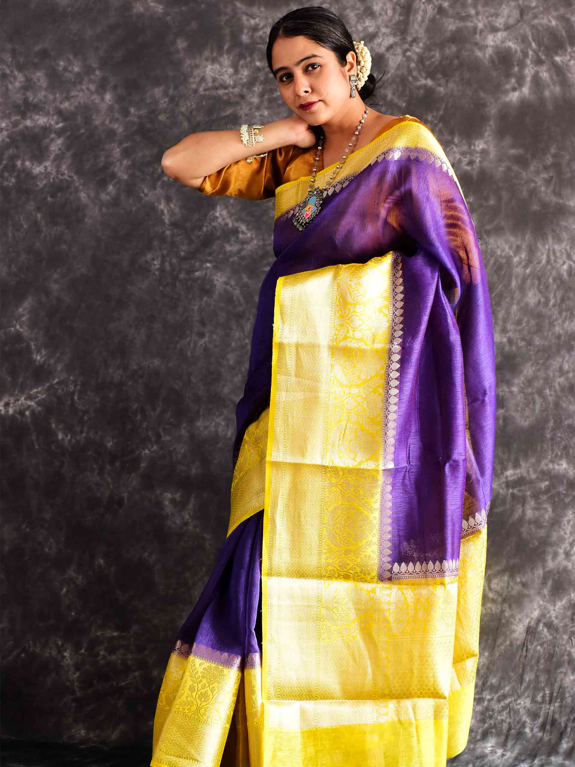 Morni - Linen zari Saree