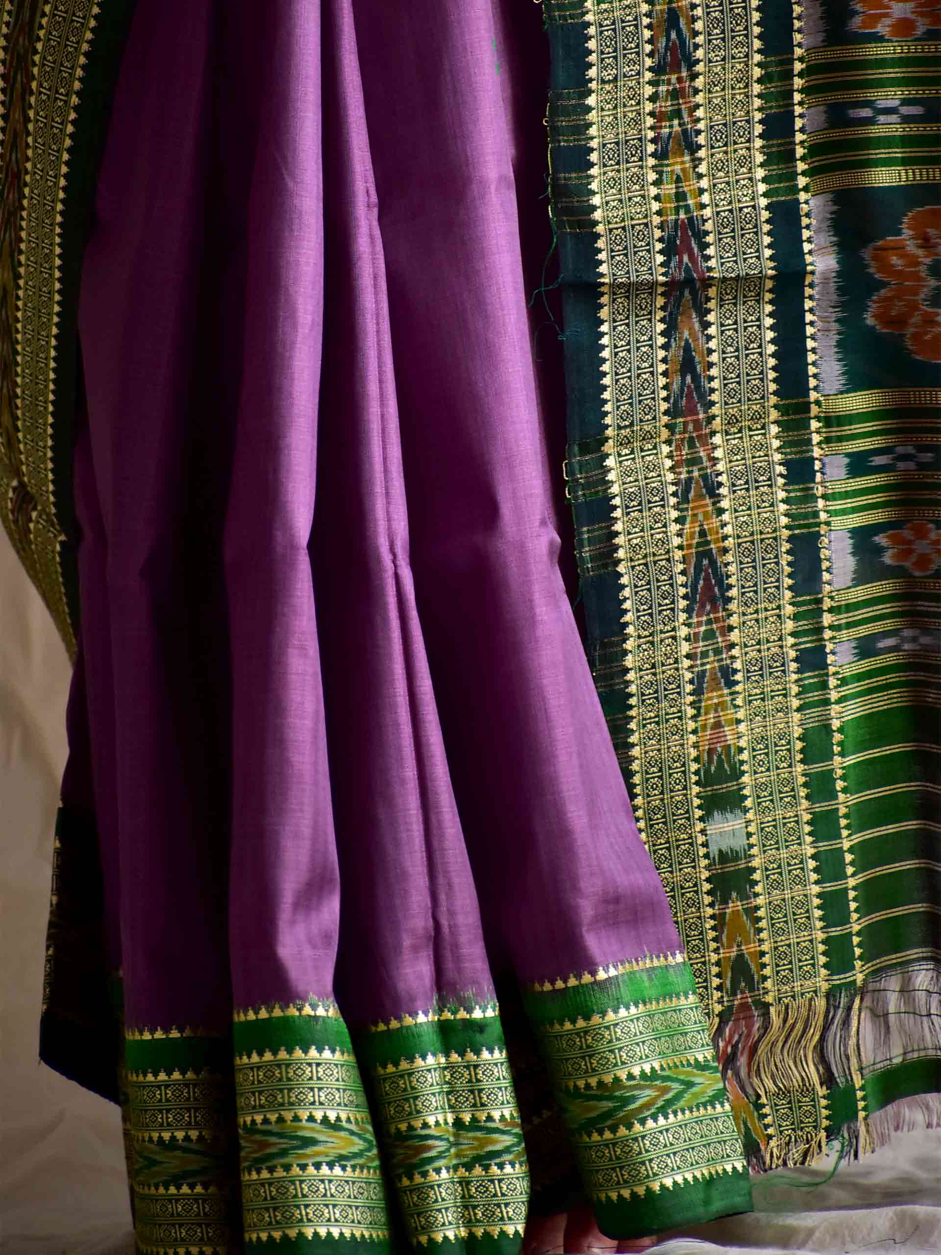 Ghangor - Handwoven ikat saree