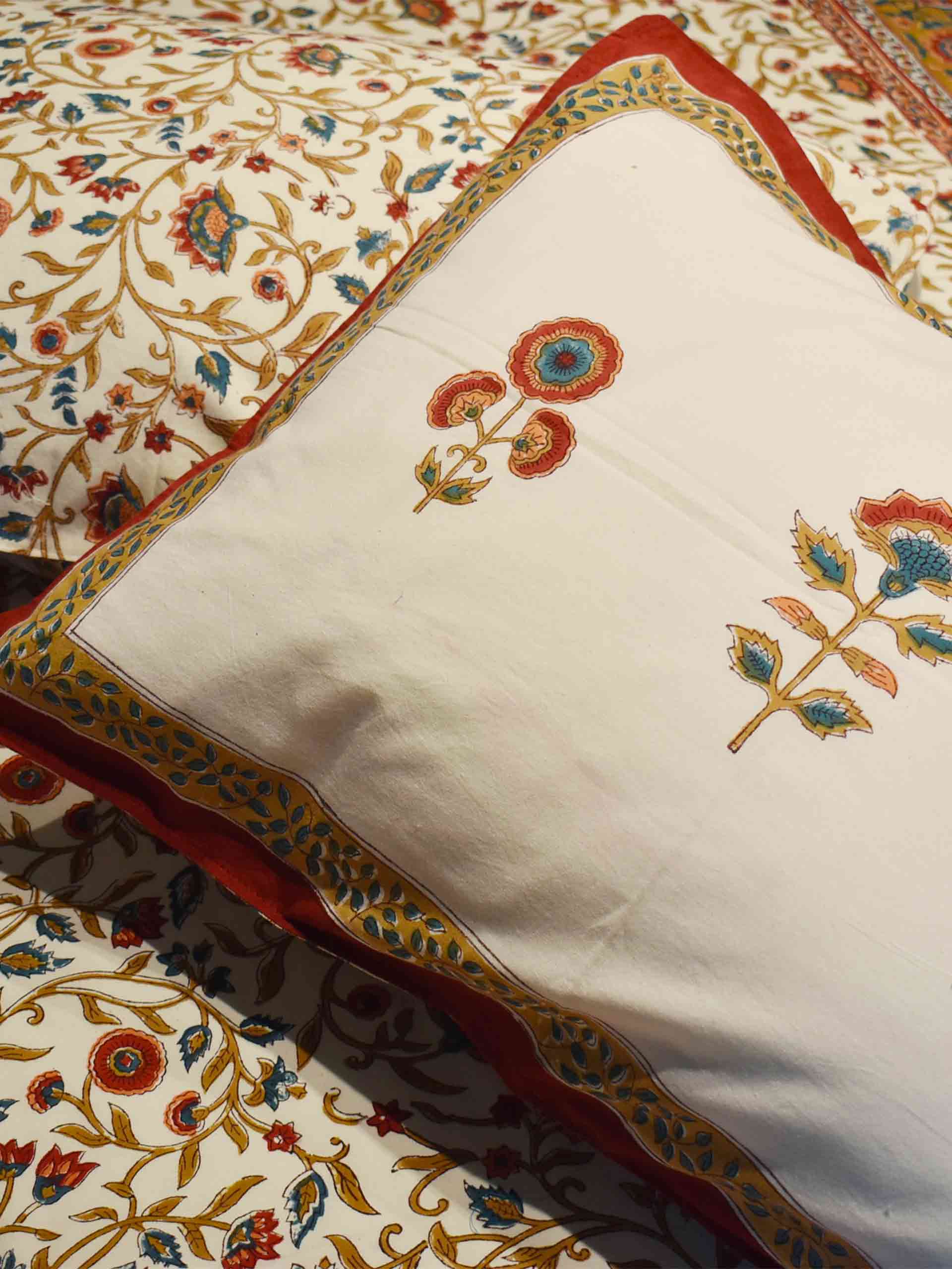 Nindiya - Floral block printed cotton double bedsheet with pillow covers