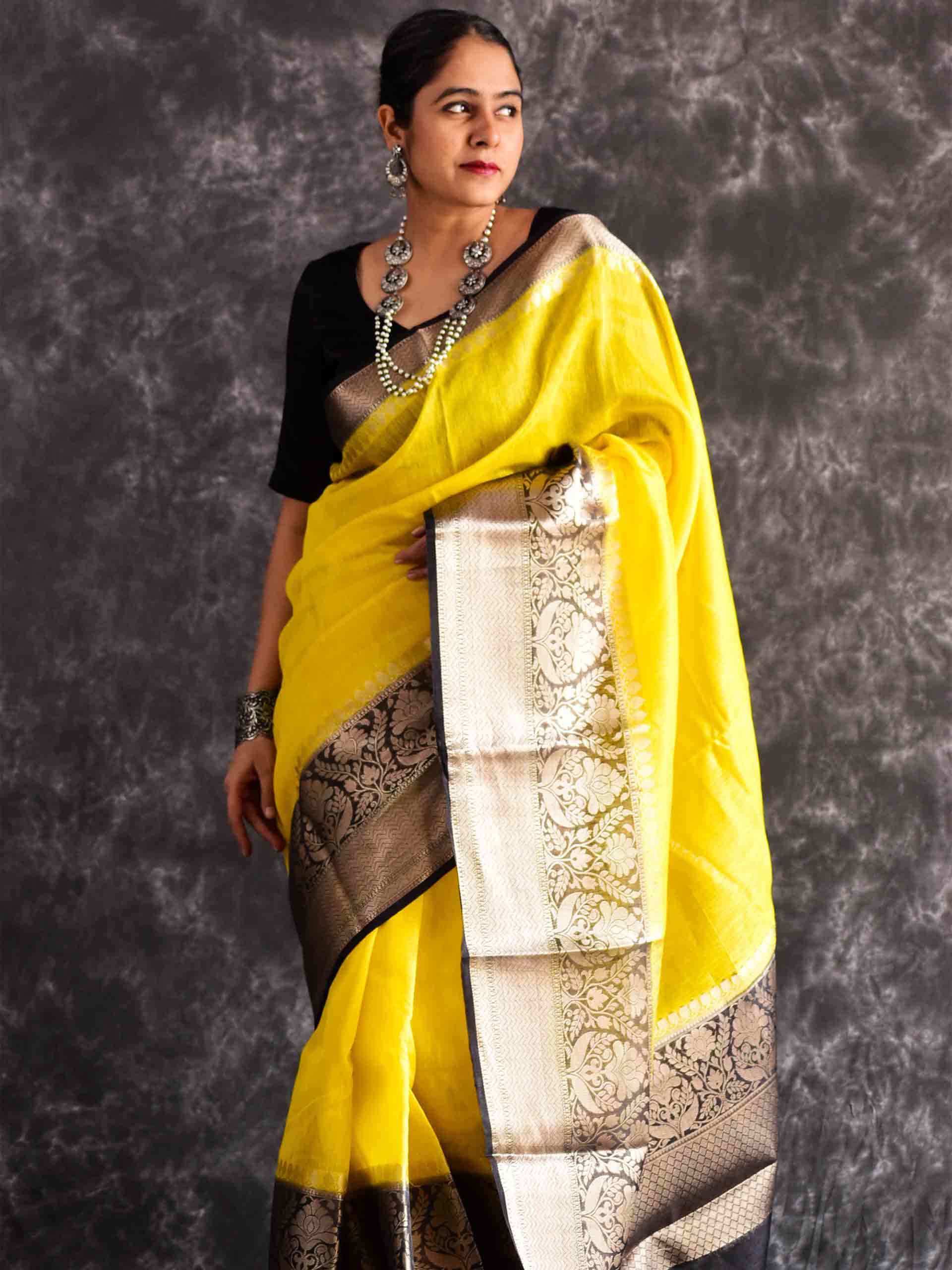 Kanha - Linen zari Saree