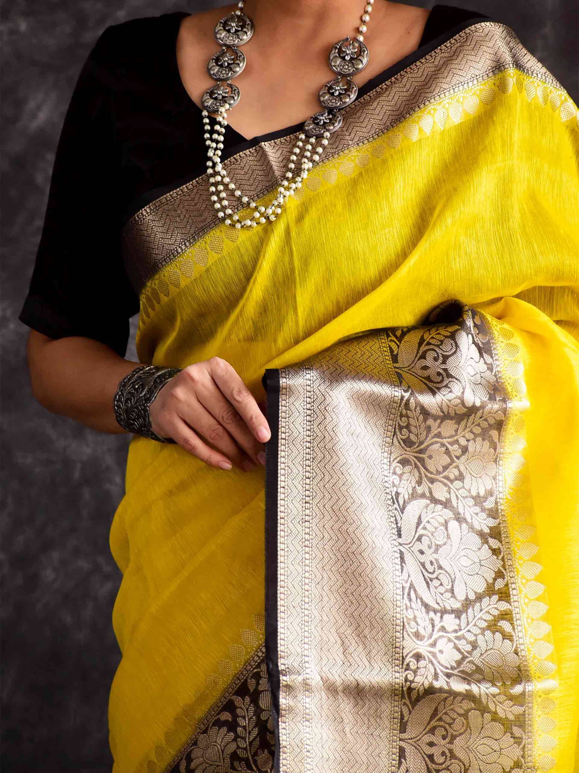 Kanha - Linen zari Saree