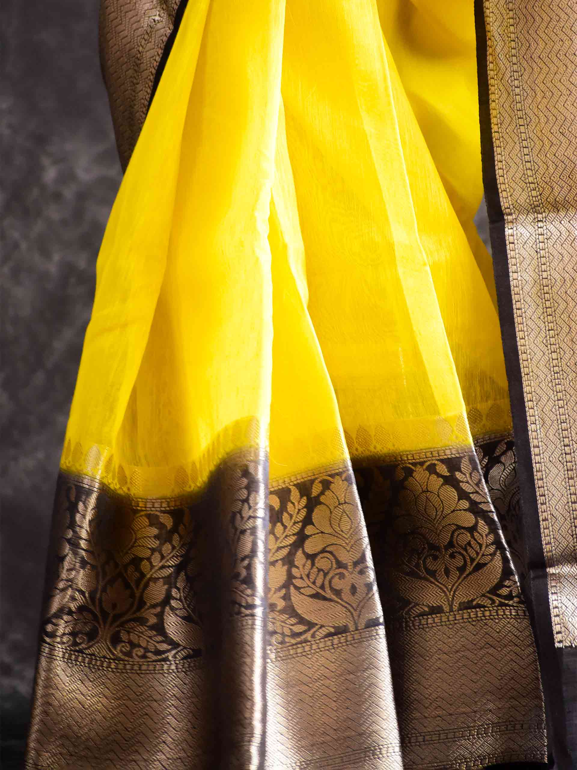 Kanha - Linen zari Saree