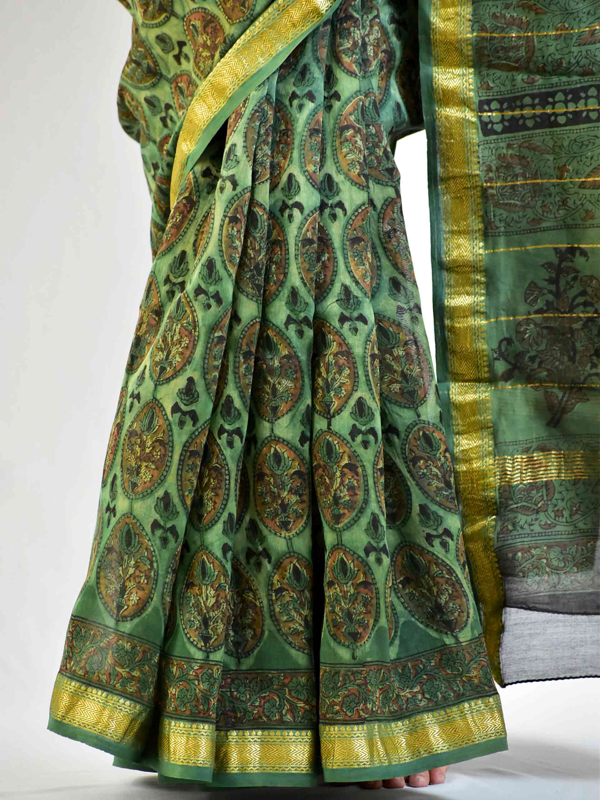 Deewanapan - Dabu Maheshwari silk saree
