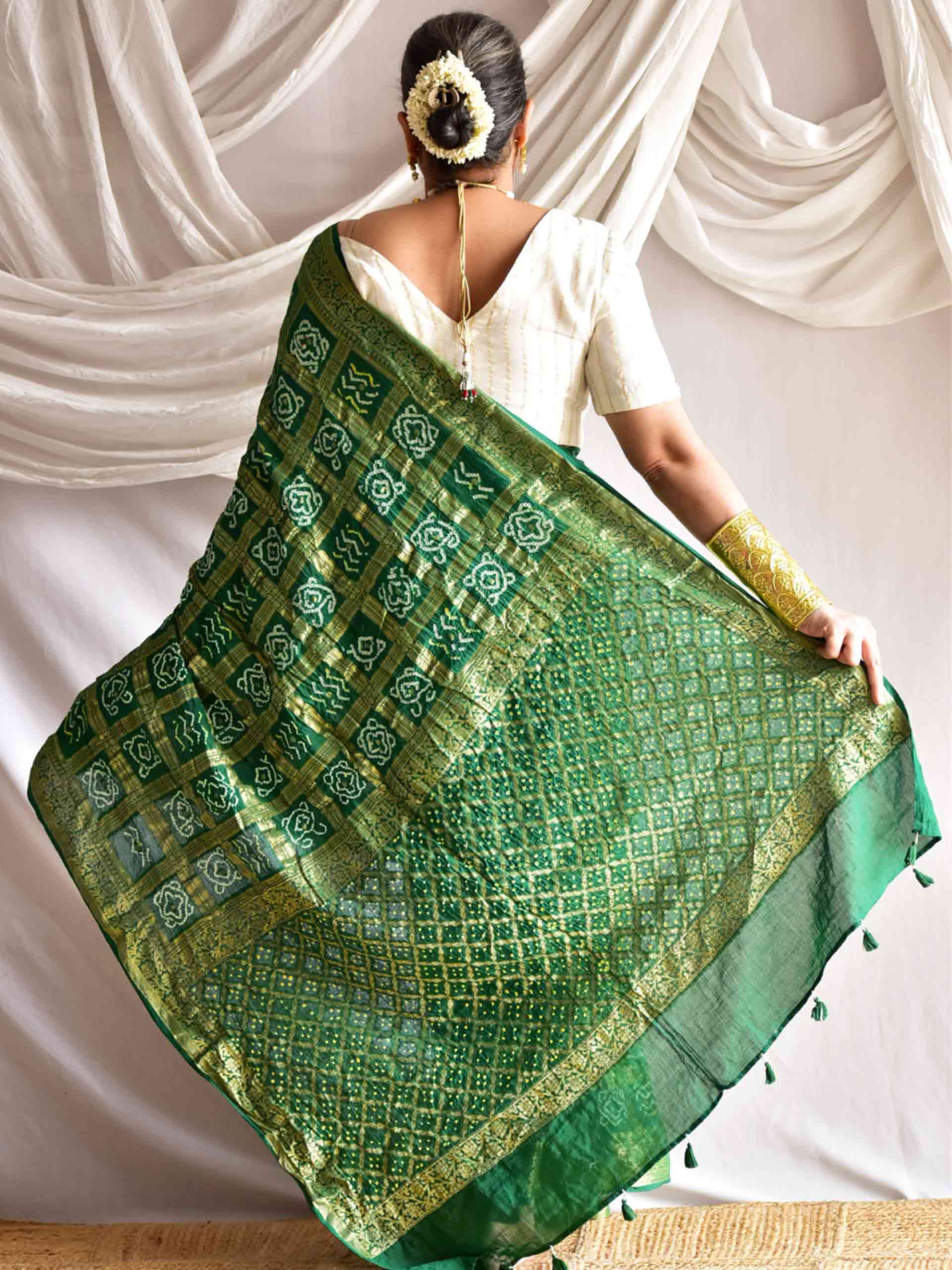 Panna  Bandhej Saree