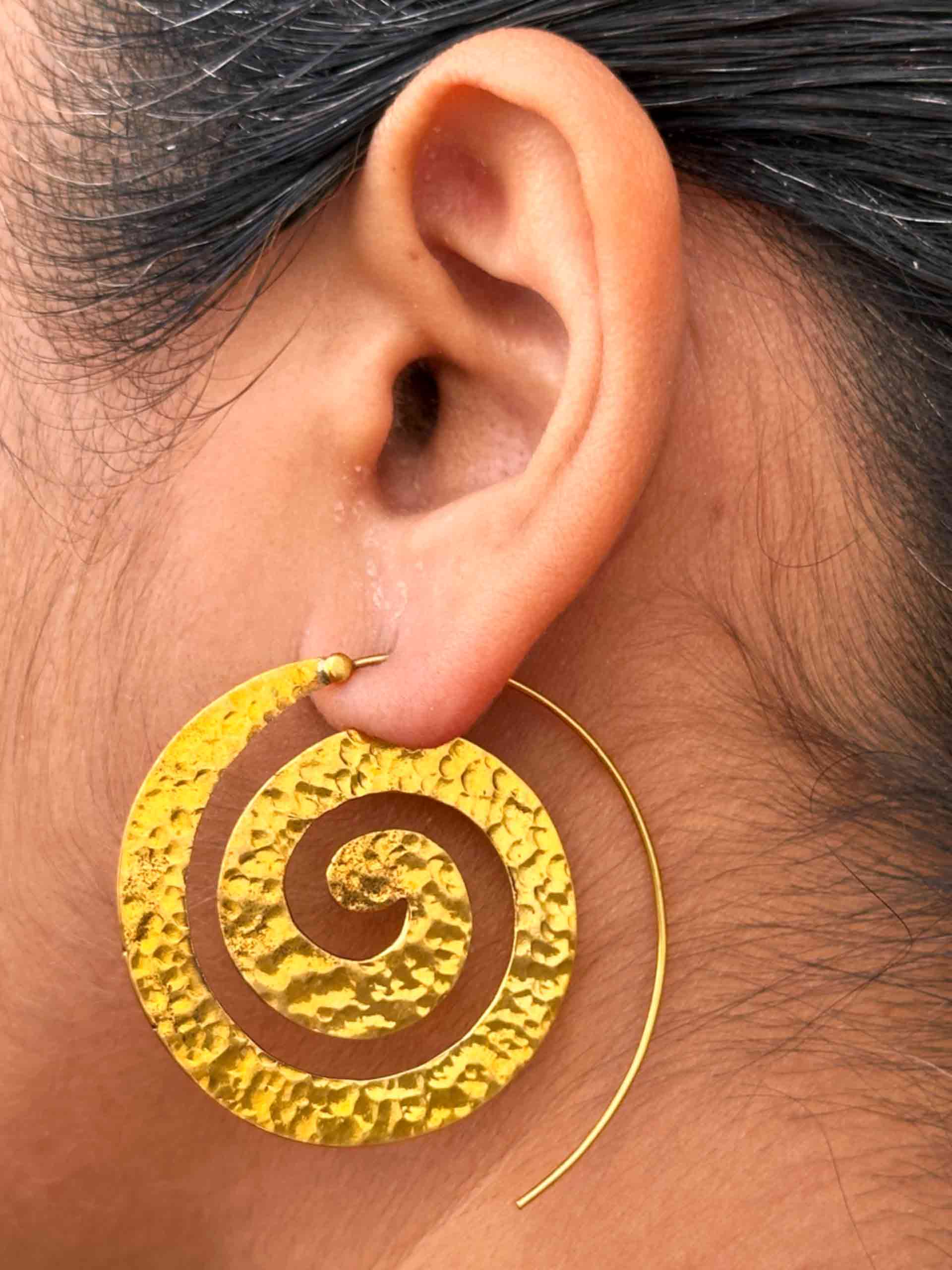 Spiral - Gold plated earring