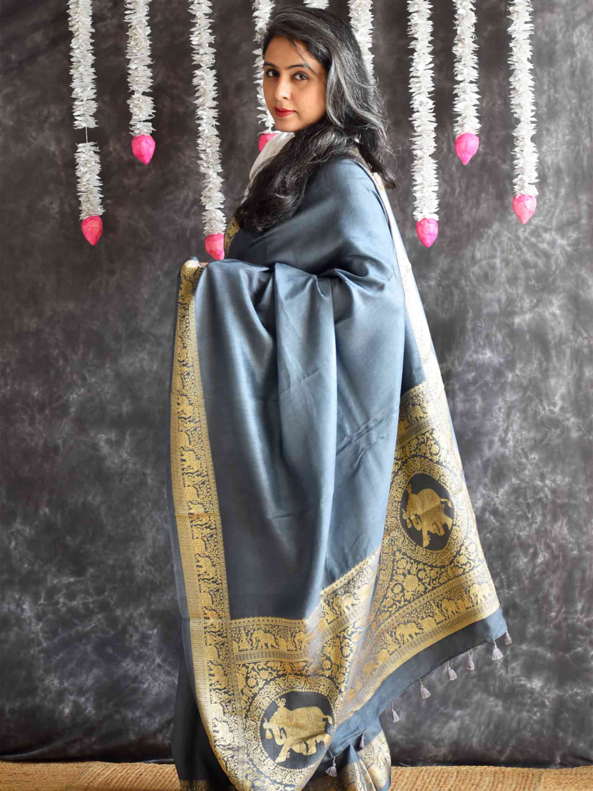 Sunehri - Dola silk zari pallu saree