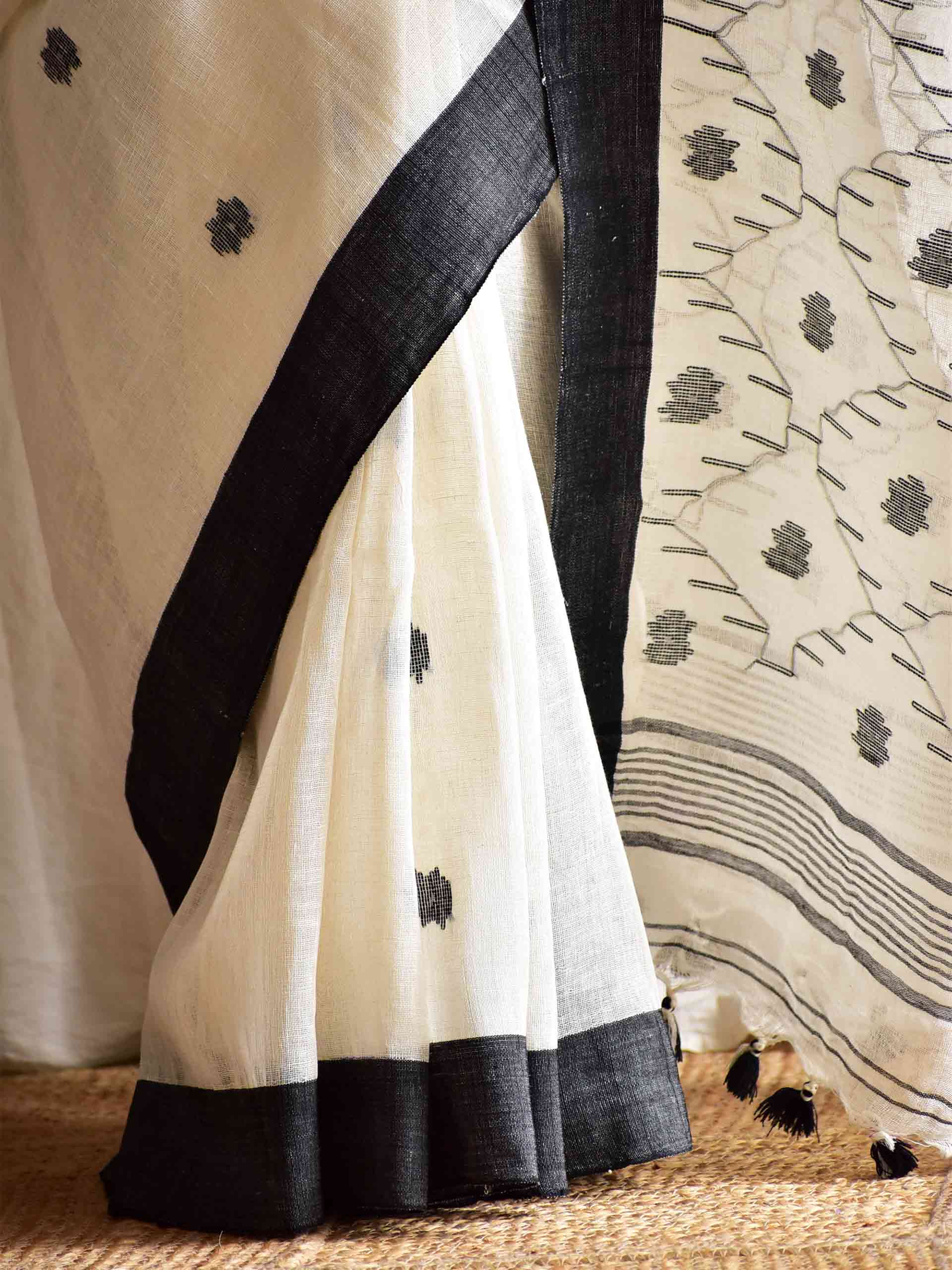 Black Beauty - linen Jamdani Saree