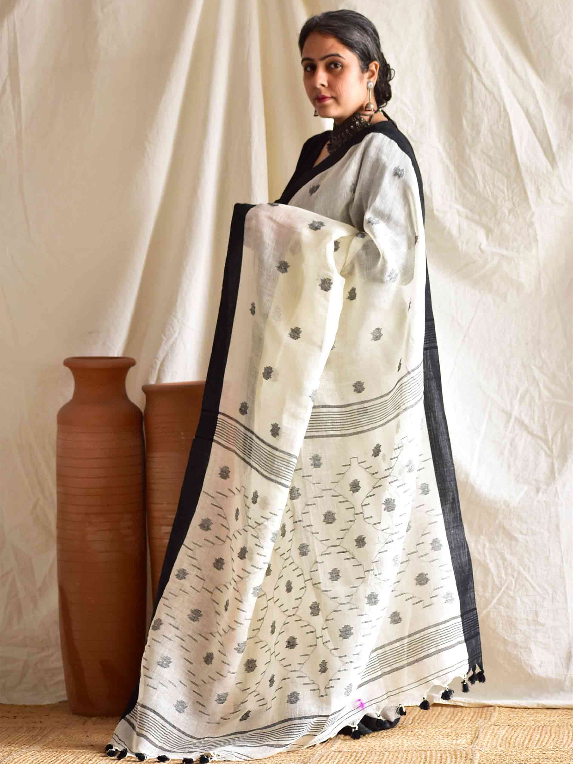 Black Beauty - linen Jamdani Saree