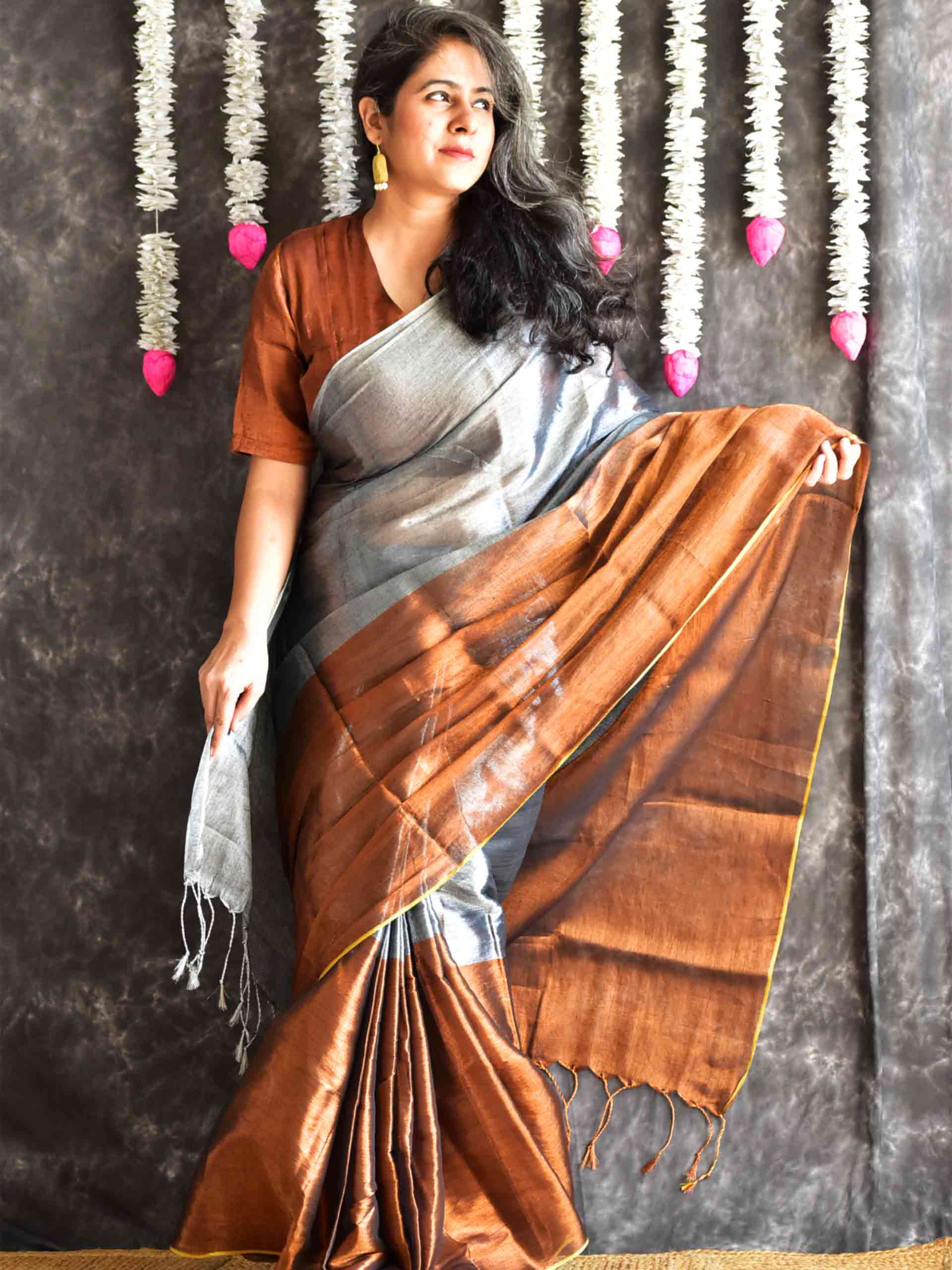 lustre leaf - Dual Shaded Tissue Saree