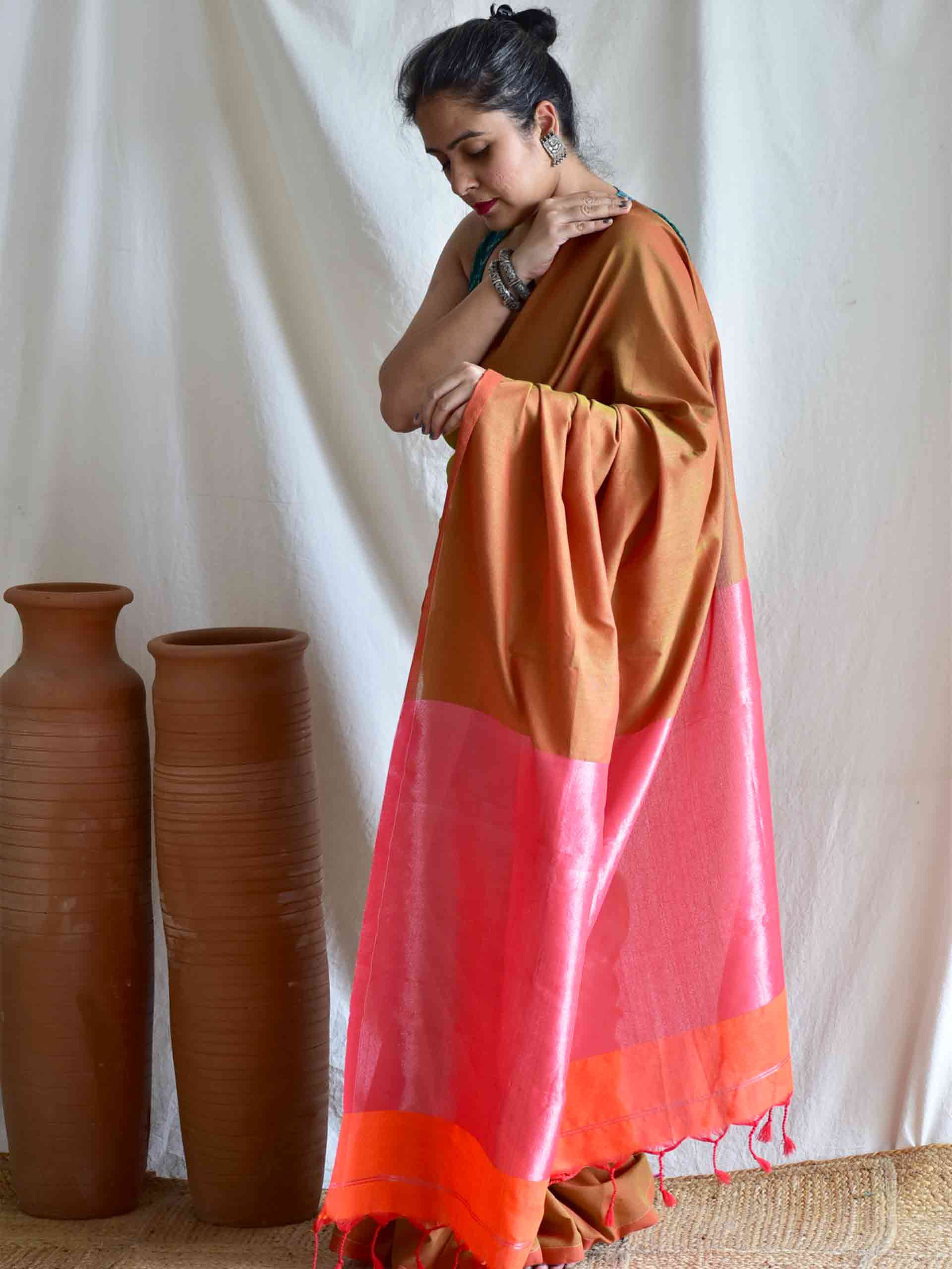 razorsharp - Dual shaded cotton saree