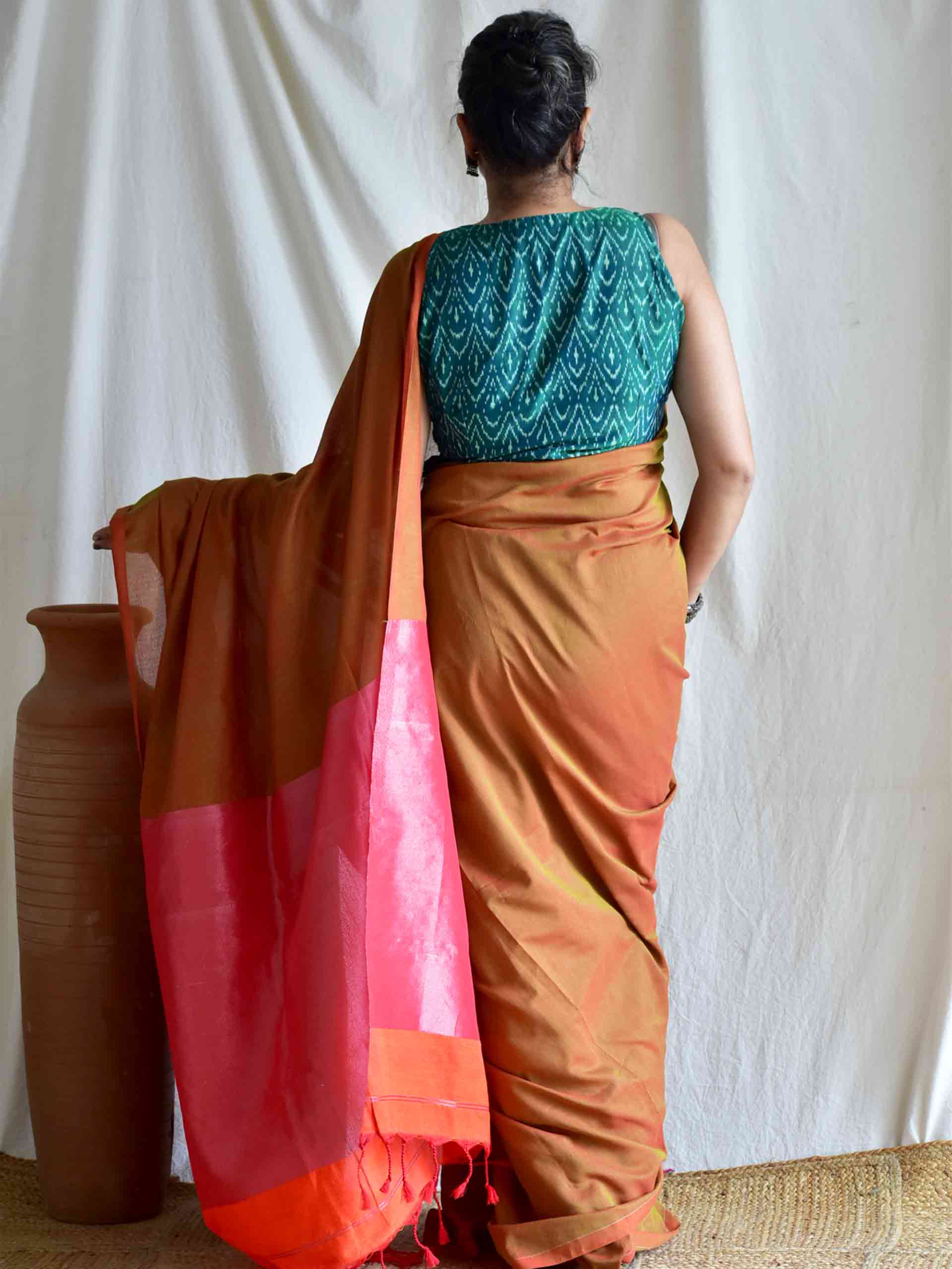 razorsharp - Dual shaded cotton saree