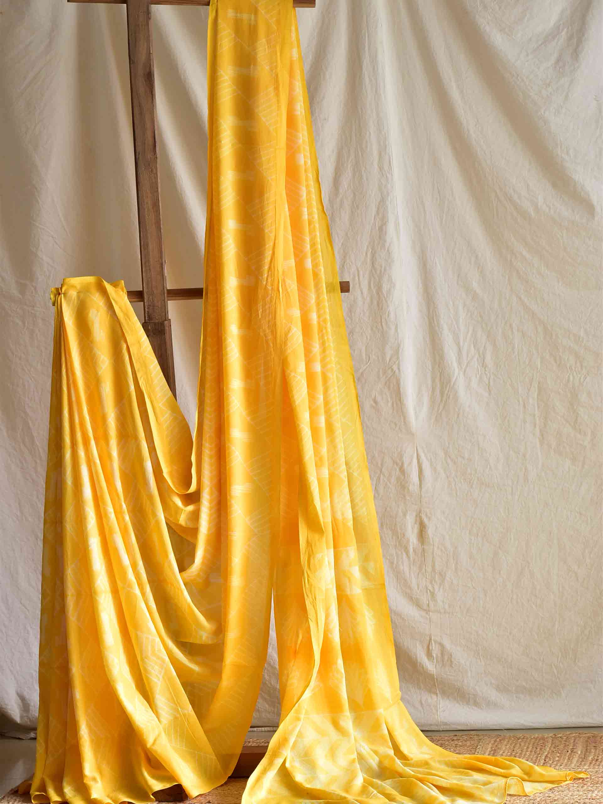 UD001 - shibori mul saree