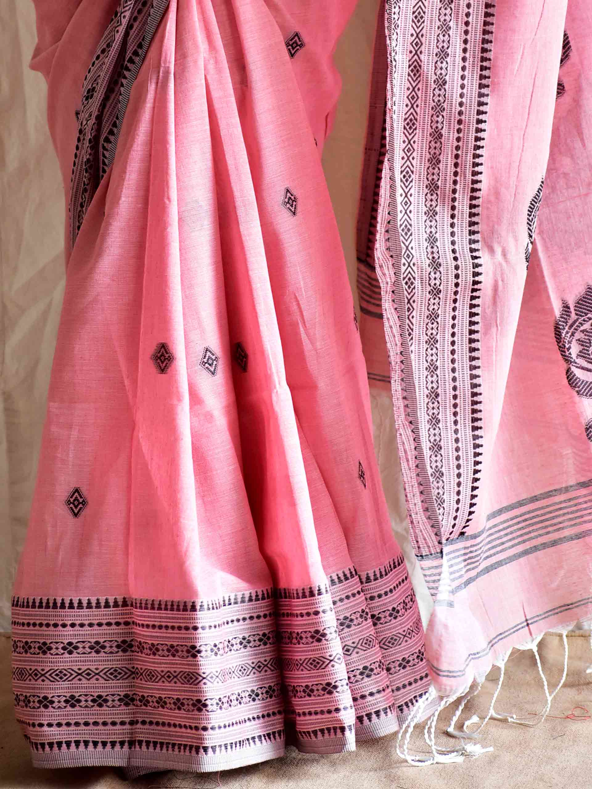 Tulips - jacquard mul cotton saree