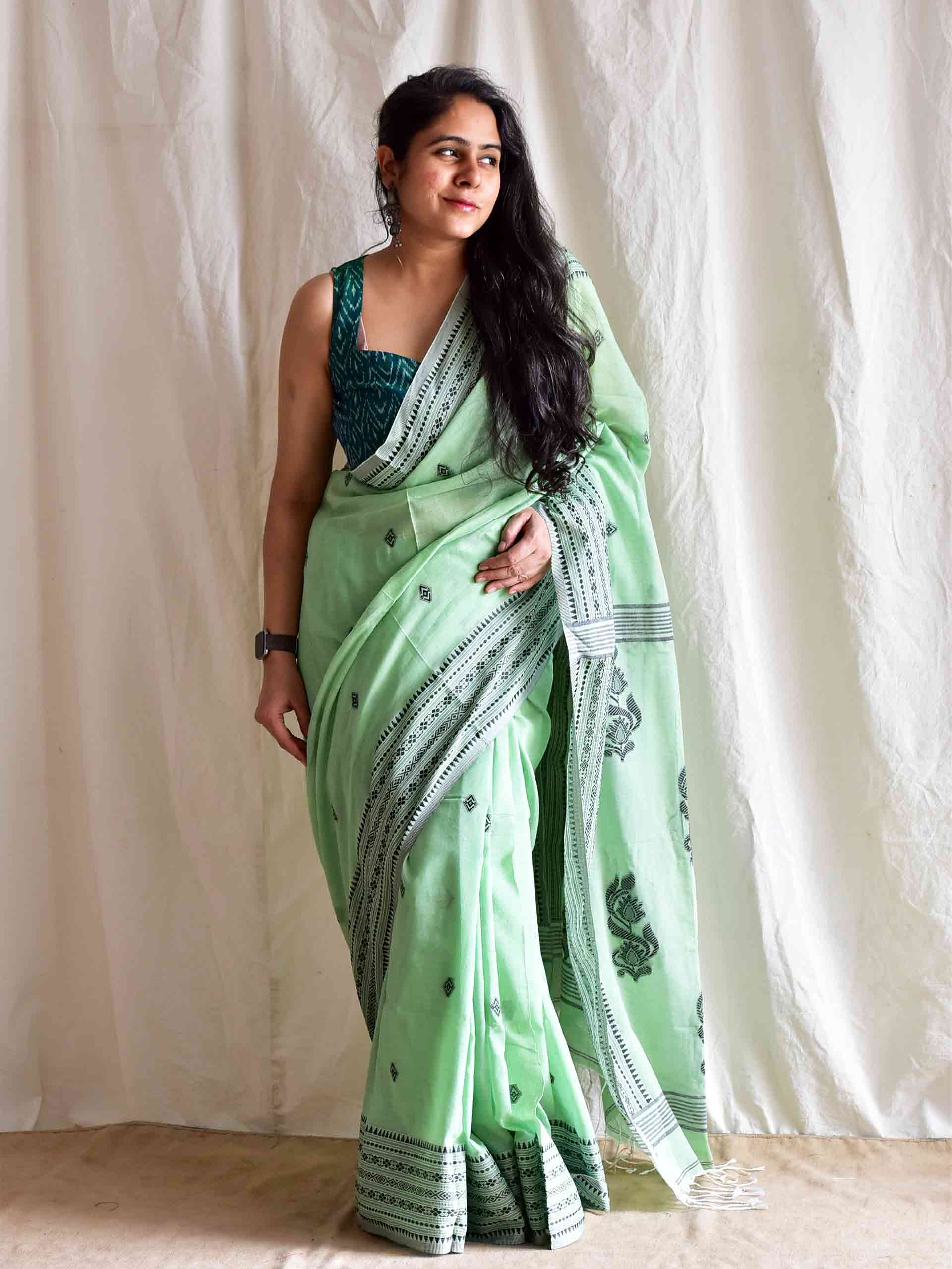 Phool - jacquard mul cotton saree