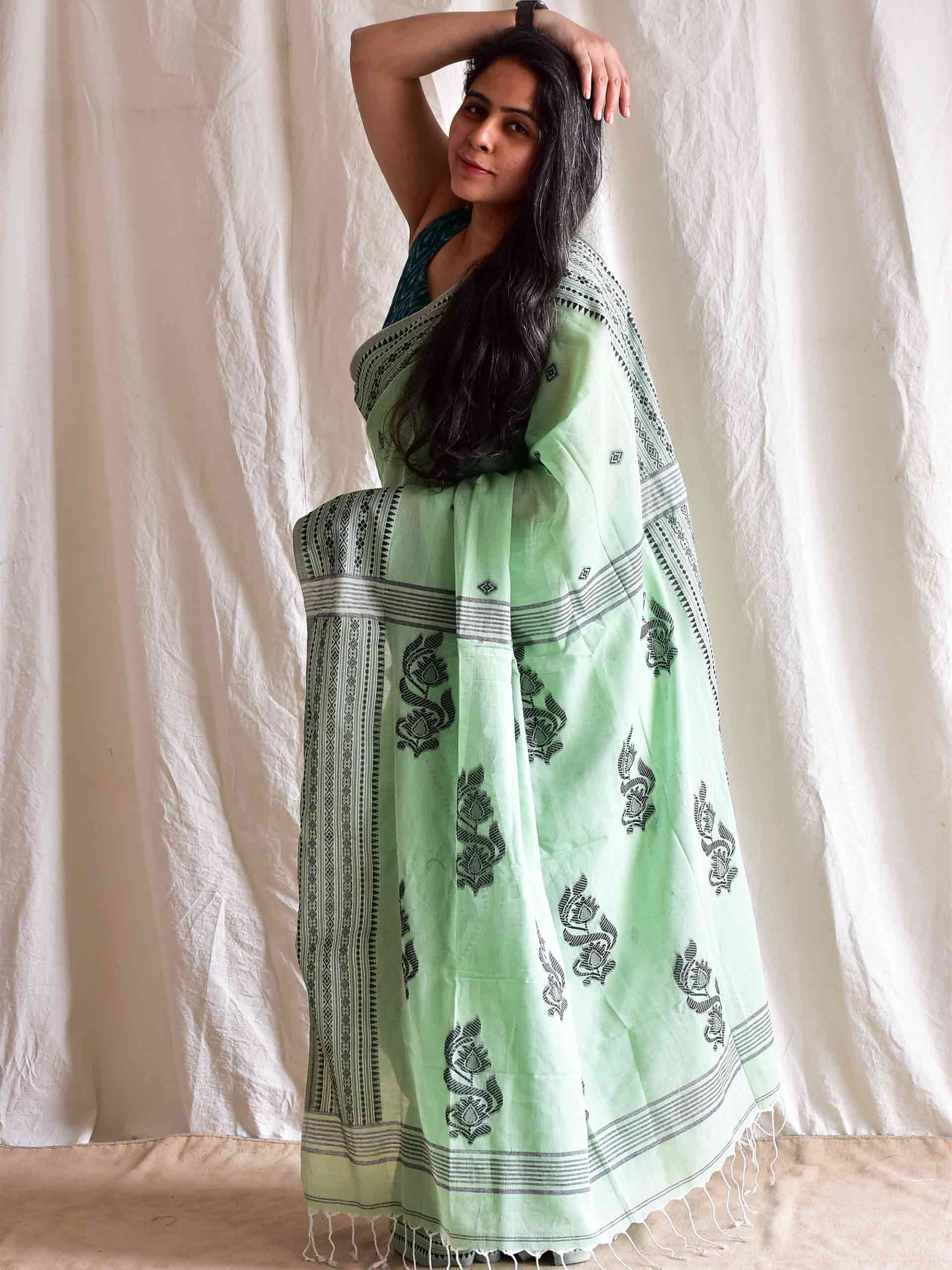 Phool - jacquard mul cotton saree
