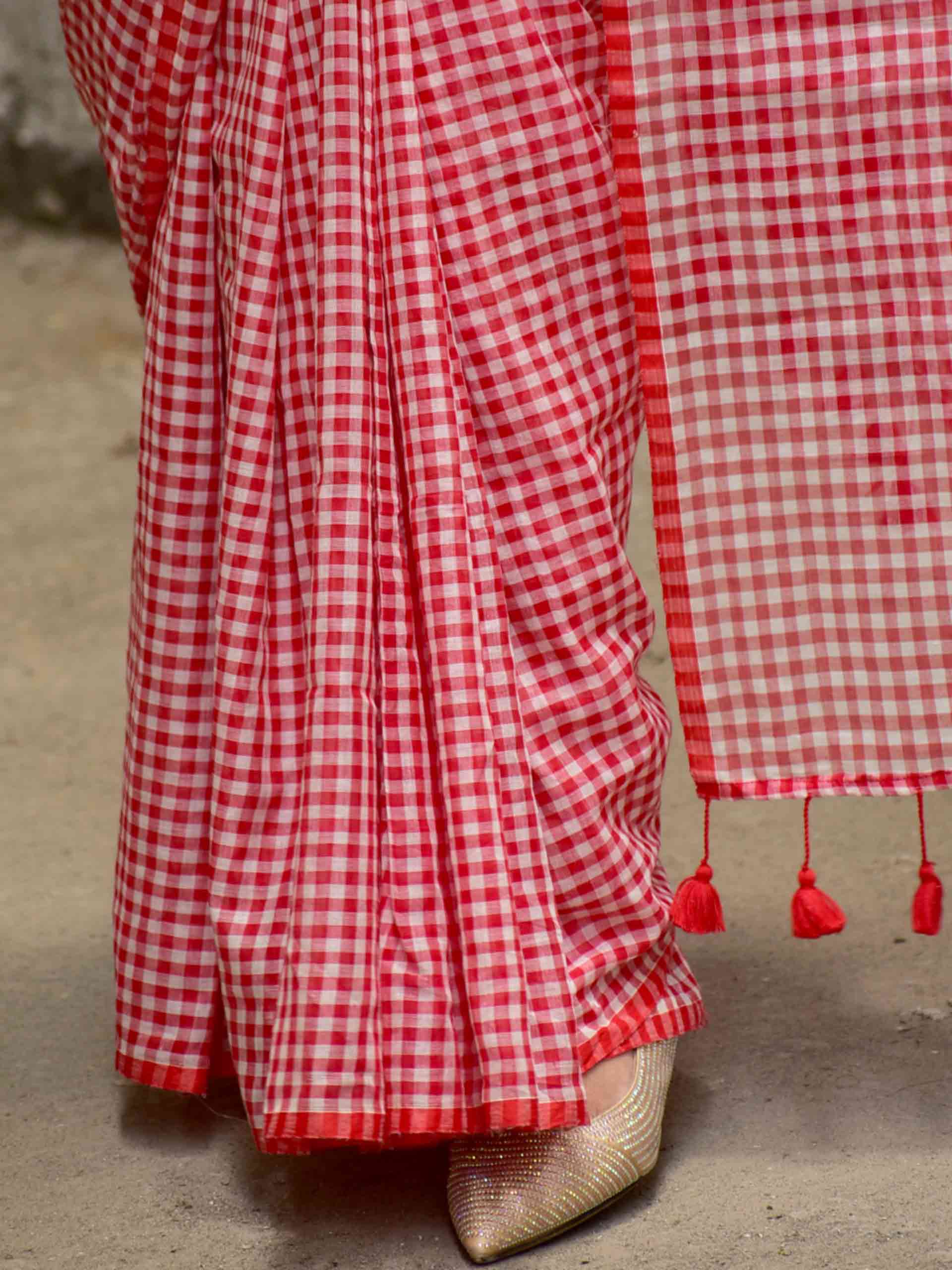 Red poppy Gamcha Mul cotton saree