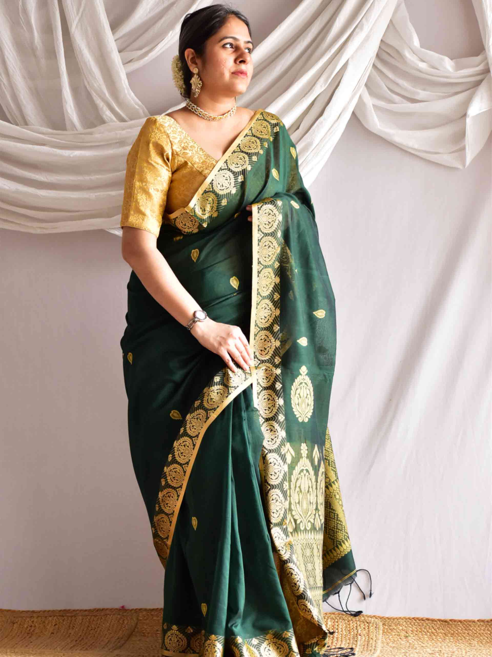 Raavi - Woven border Mul Saree