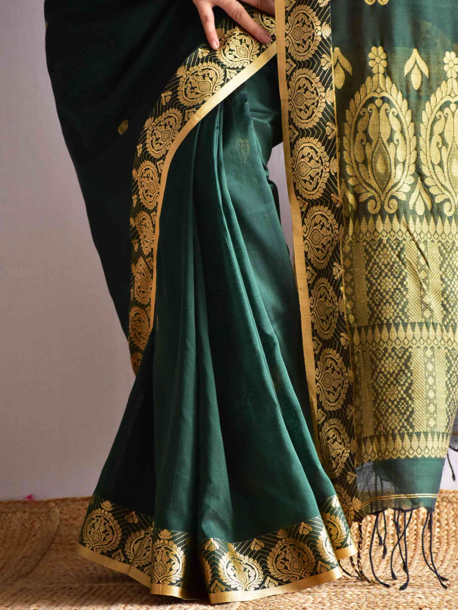 Raavi - Woven border Mul Saree