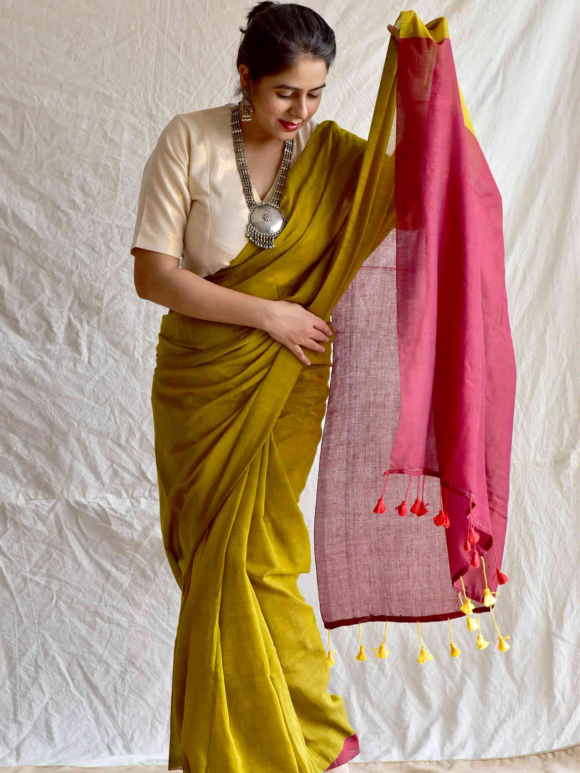 Dual shaded mul cotton saree
