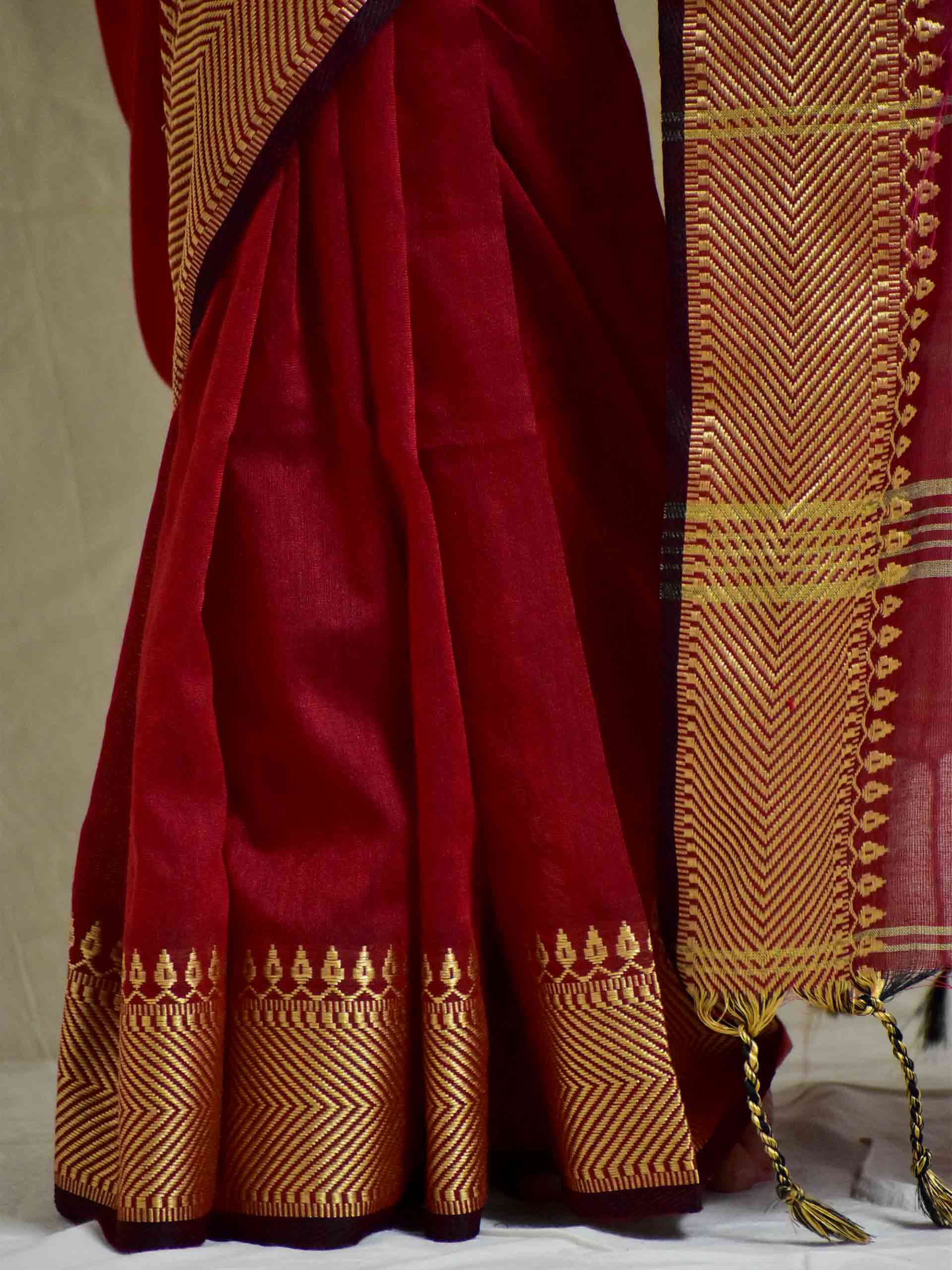 woven border saree