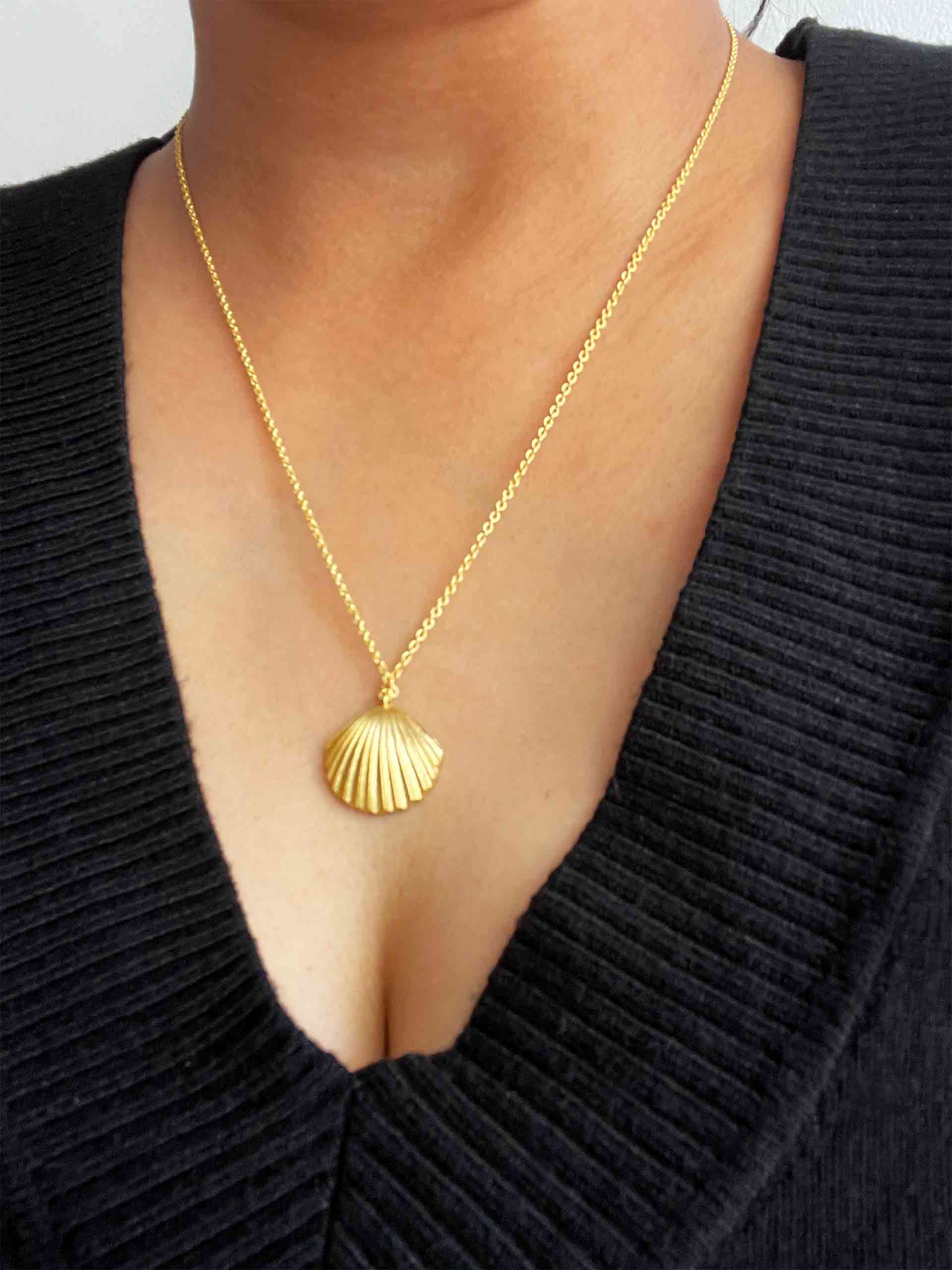 Shell - gold plated locket