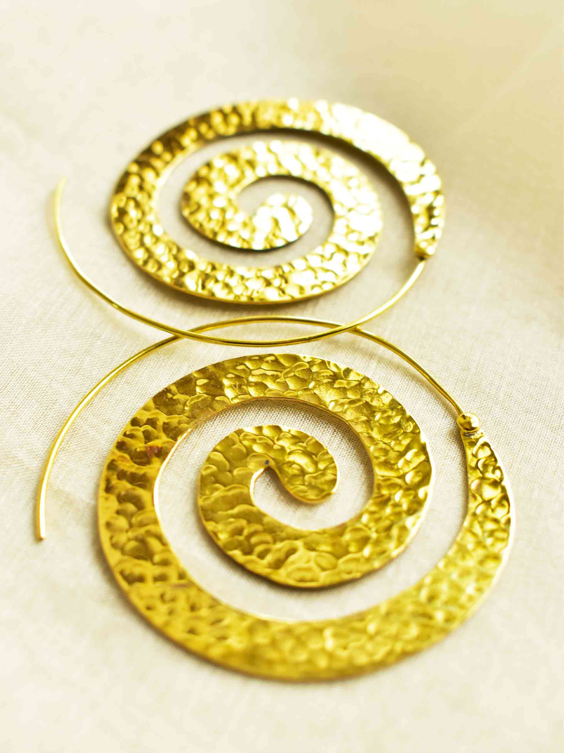 Spiral - Gold plated earring