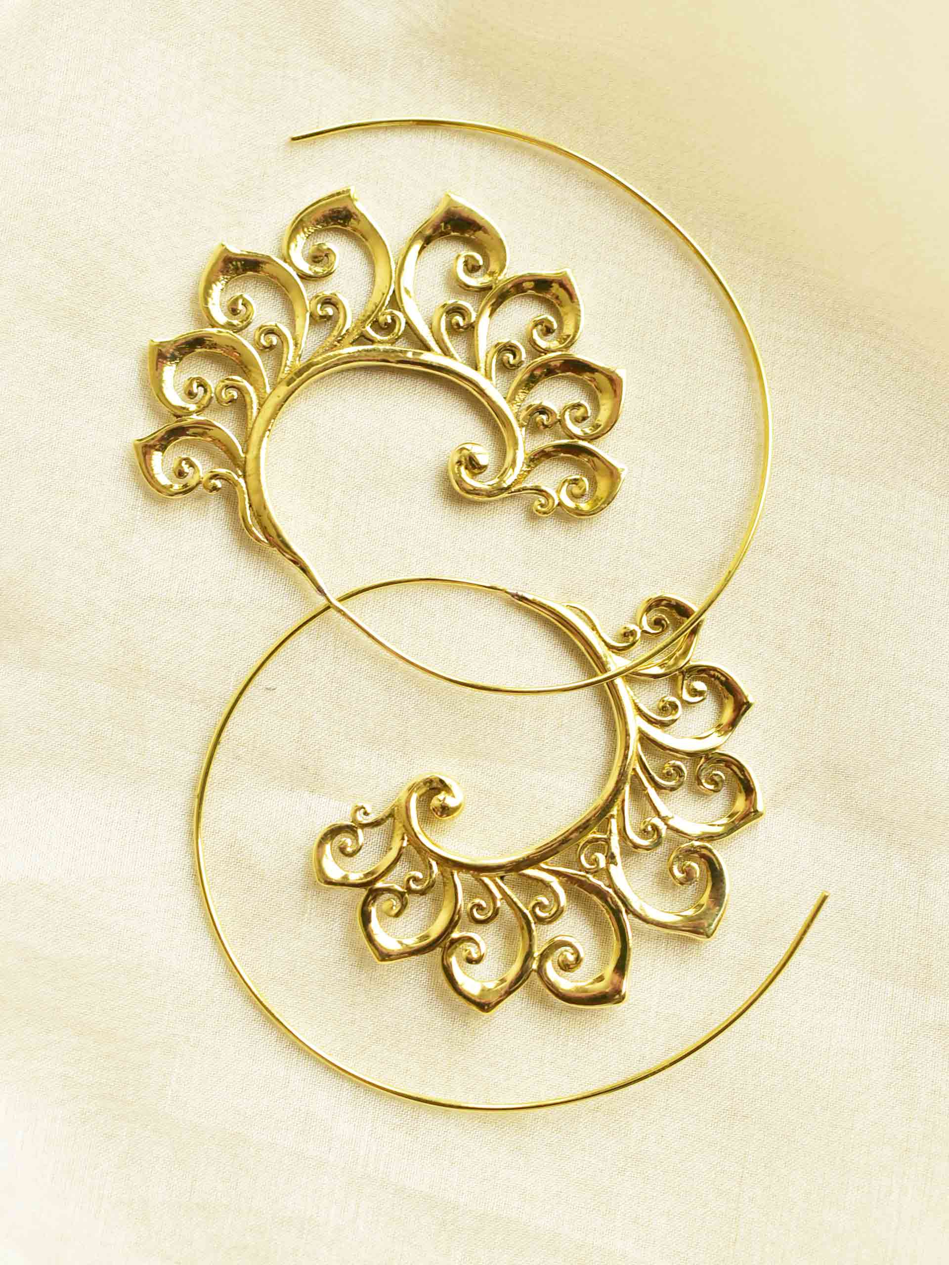 Tiara - Gold plated earring